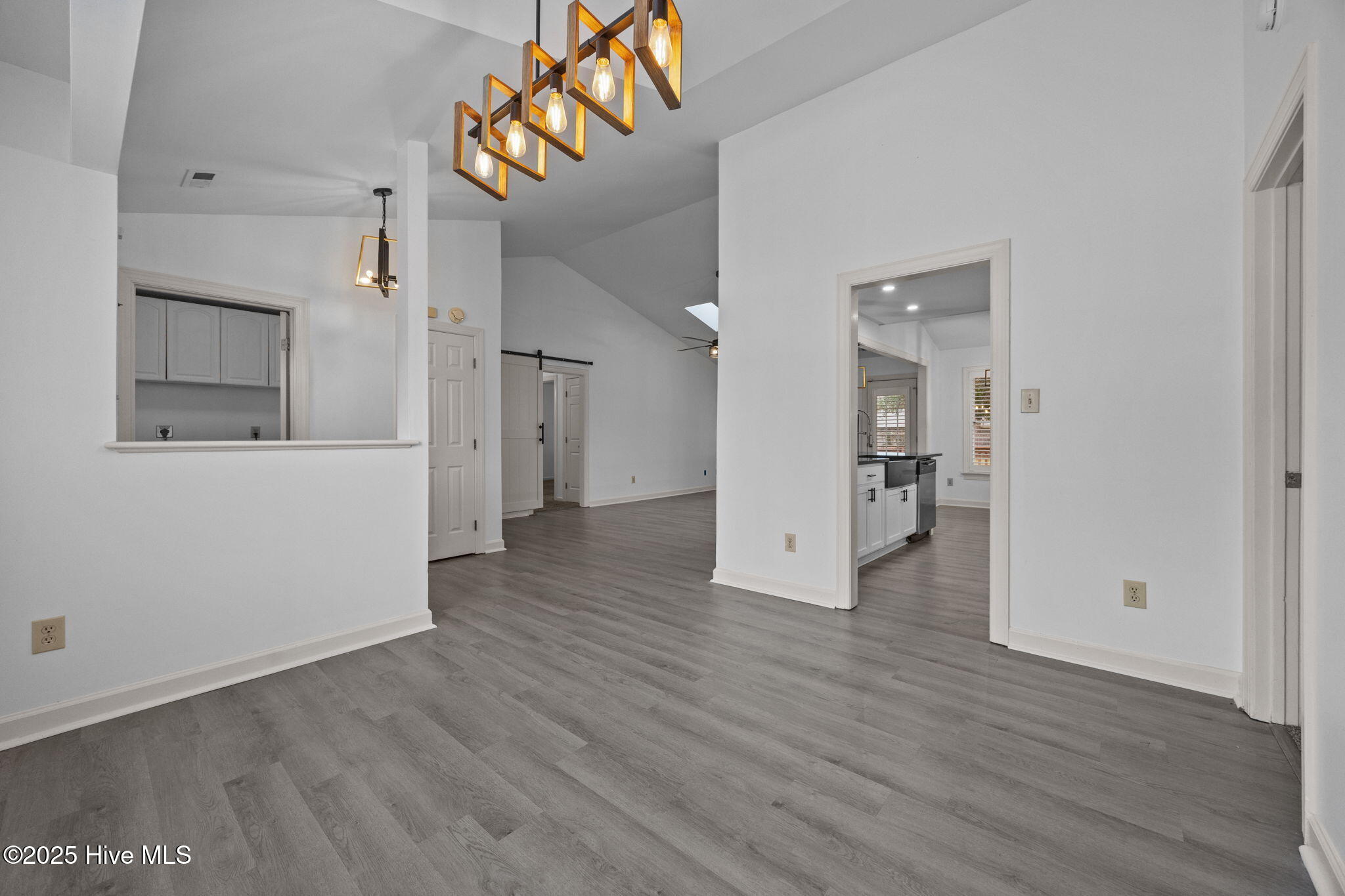 17-web-or-mls-406 Hampshire Pl. 33