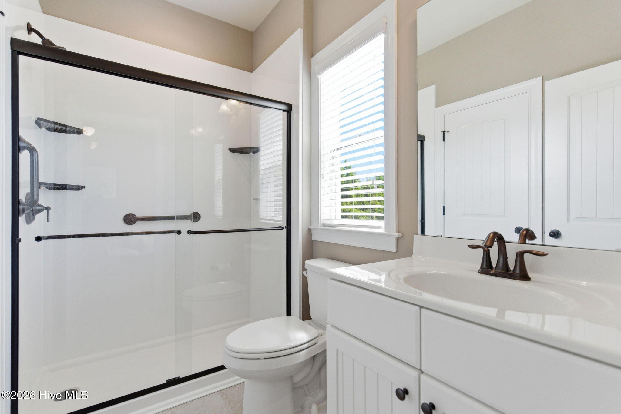 100569700 | Photo 41