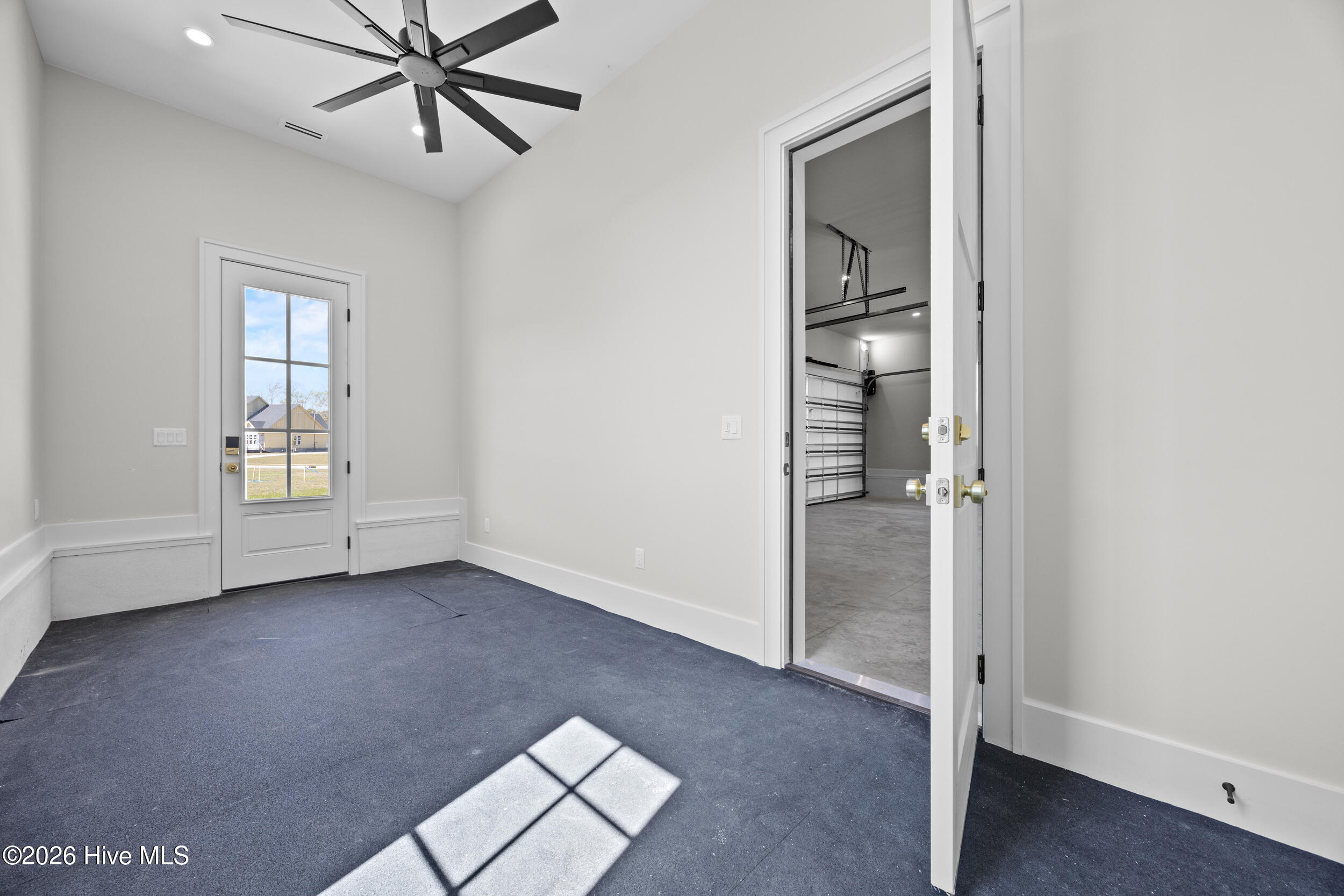 100561987 | Photo 76