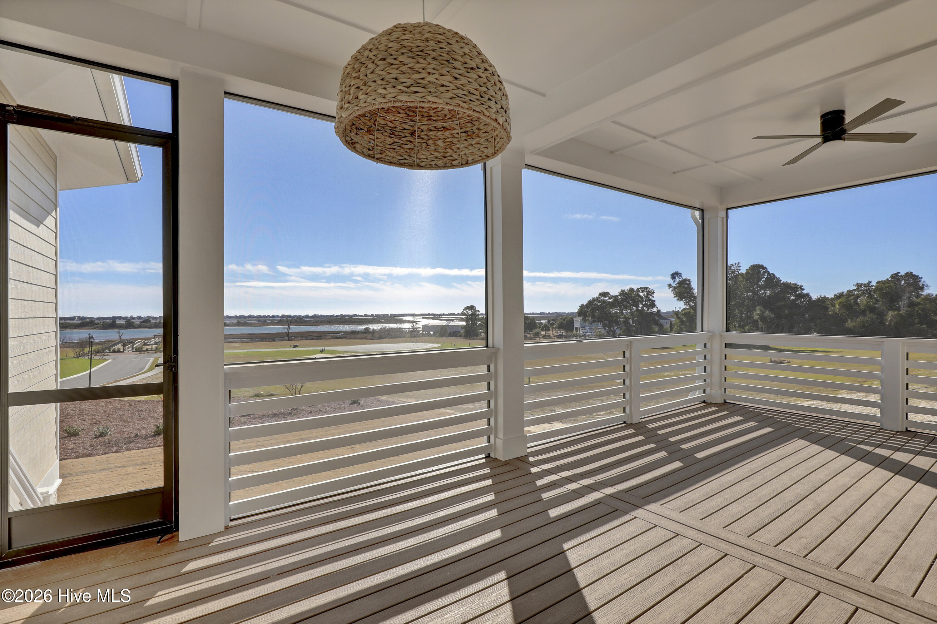 100490520 | Photo 33