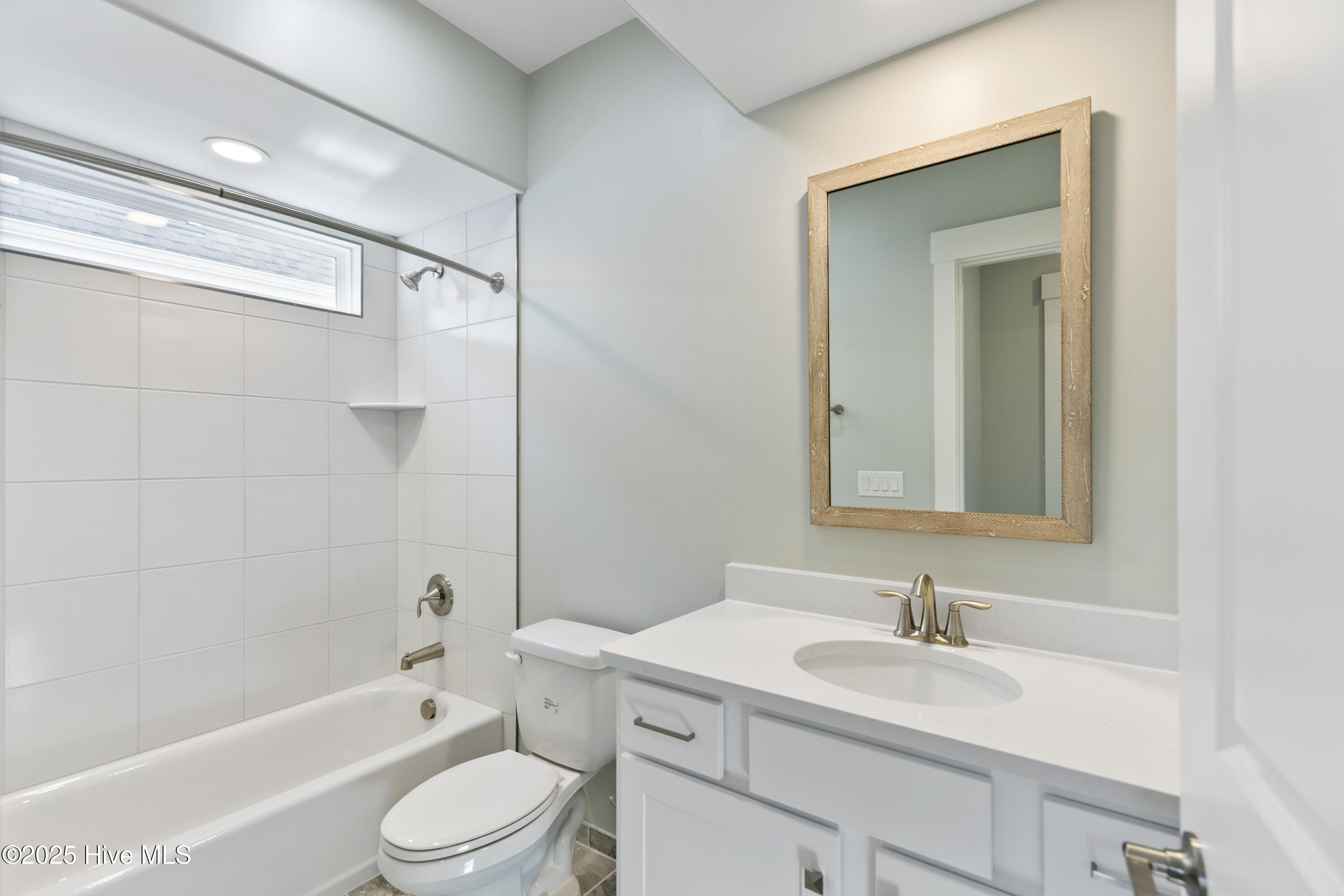 100557936 | Photo 28