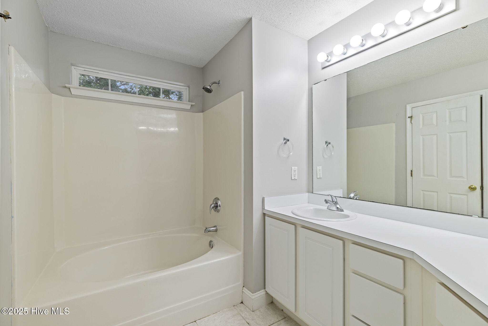 100531614 | Photo 24