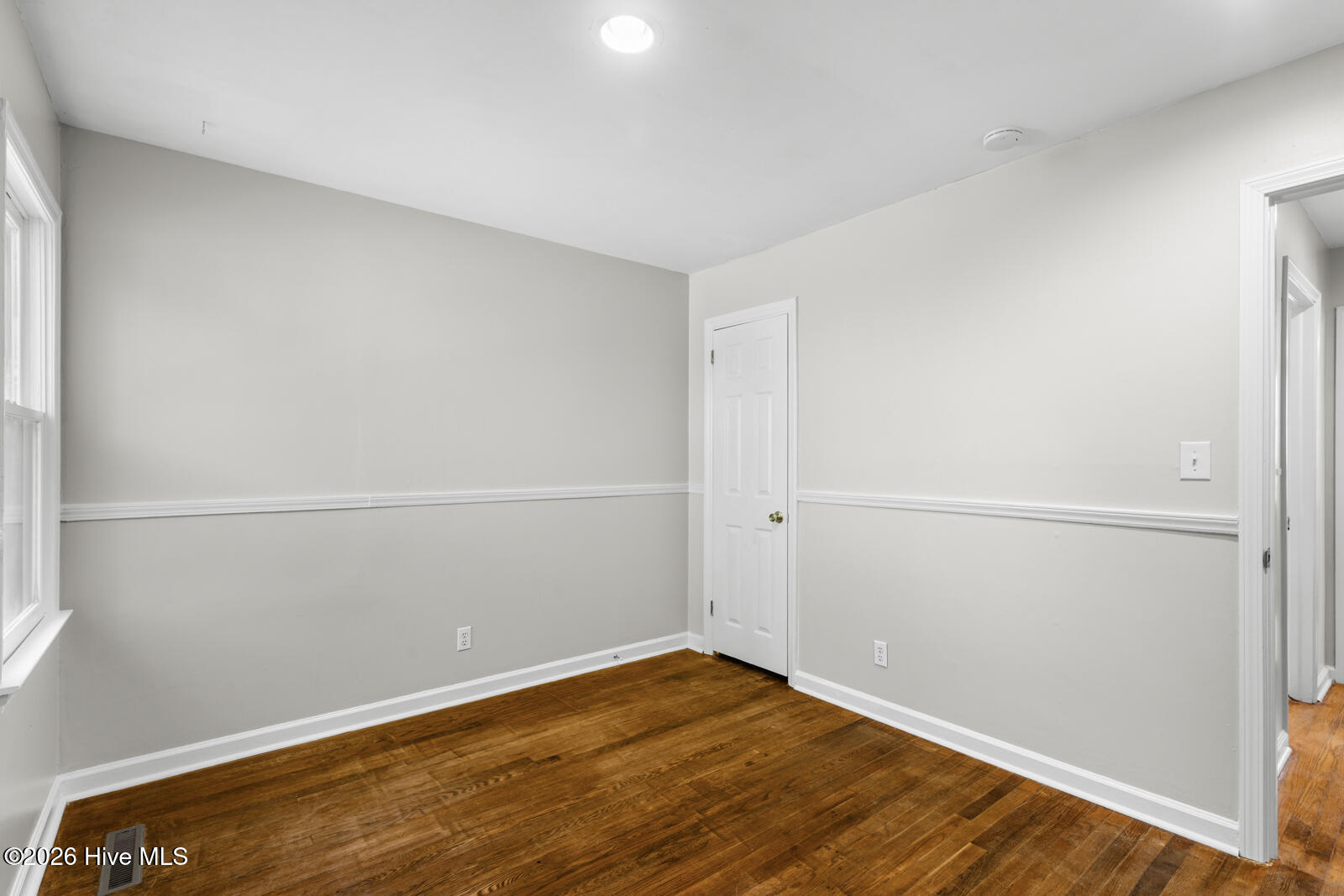 100569142 | Photo 13