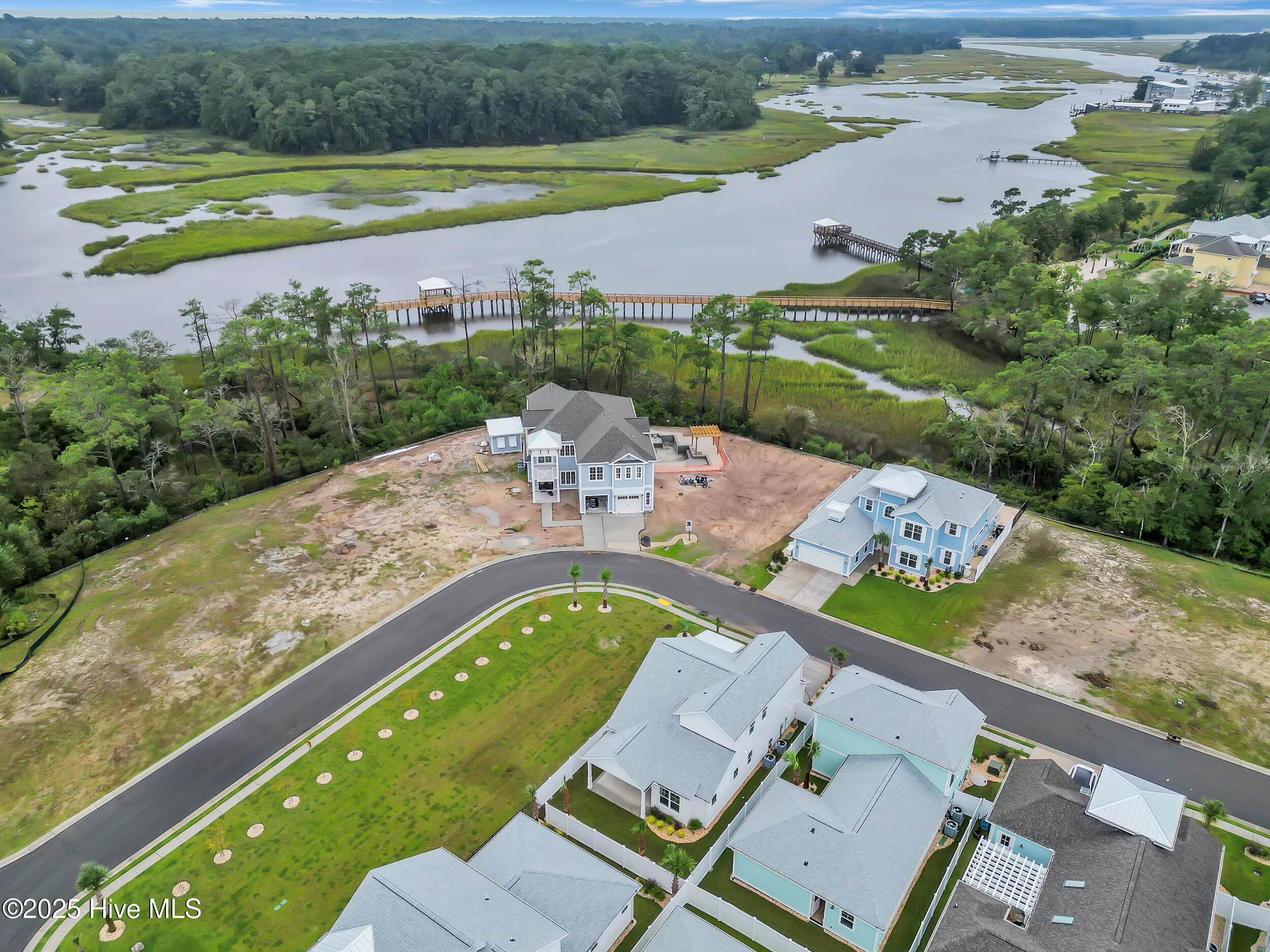 100533655 | Photo 46