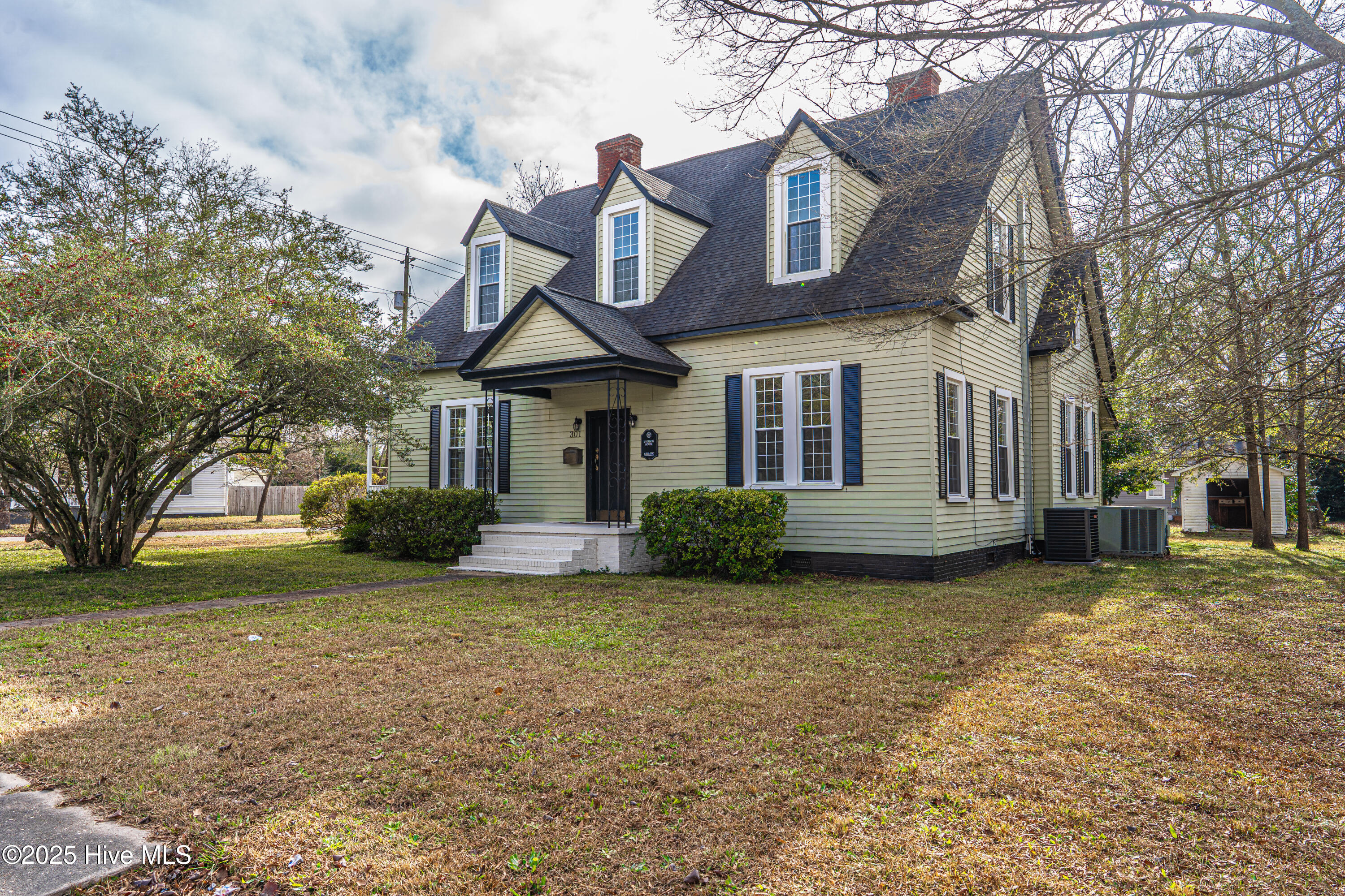 Homes for sale in Maxton, NC | 301 W Central St, Maxton, NC 28364 | MLS# 100543892