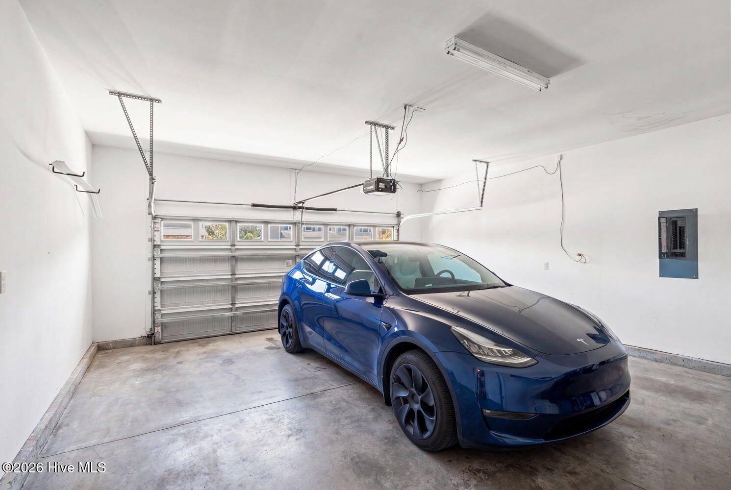 100566892 | Photo 43