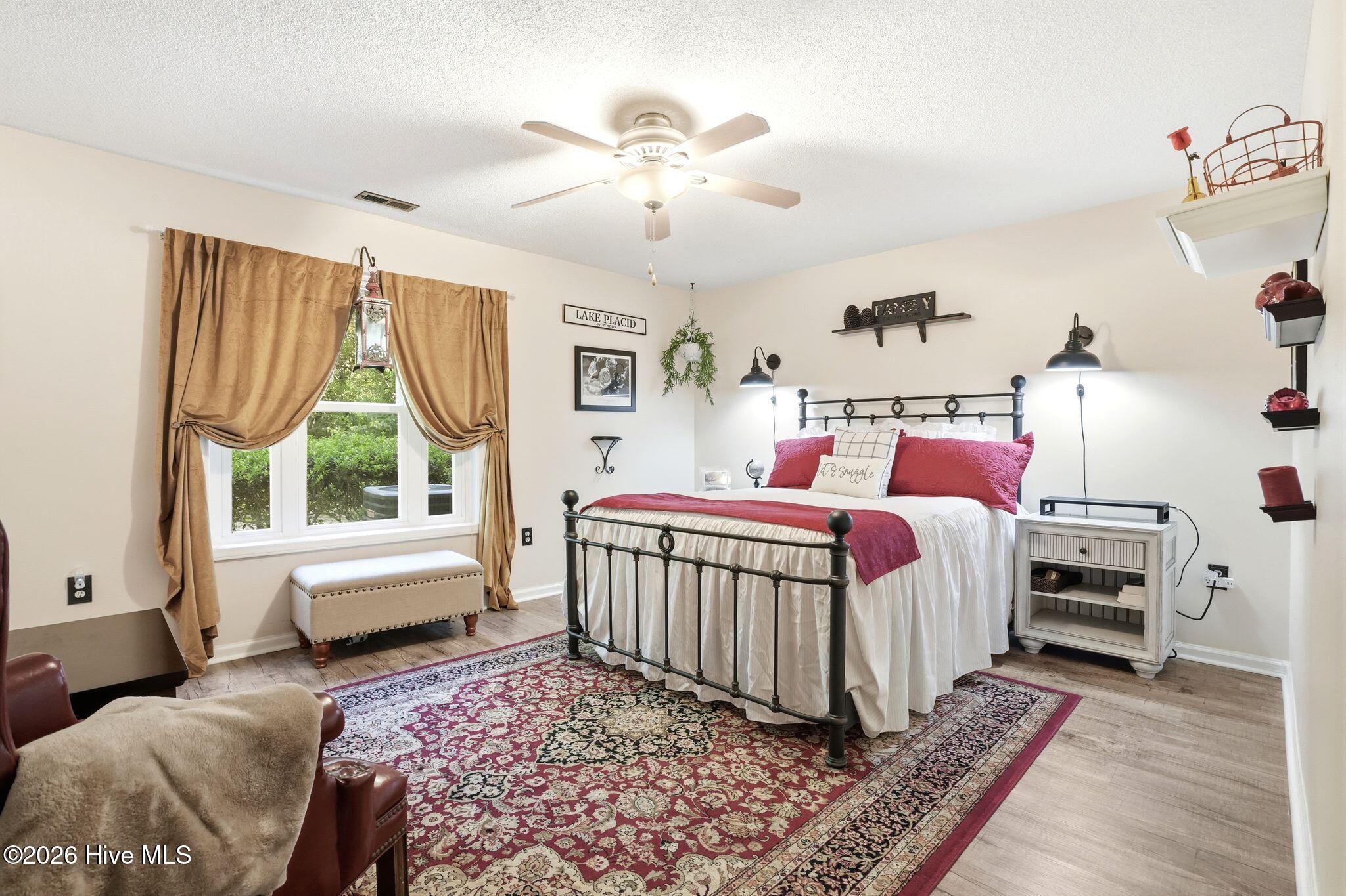 100566564 | Photo 24