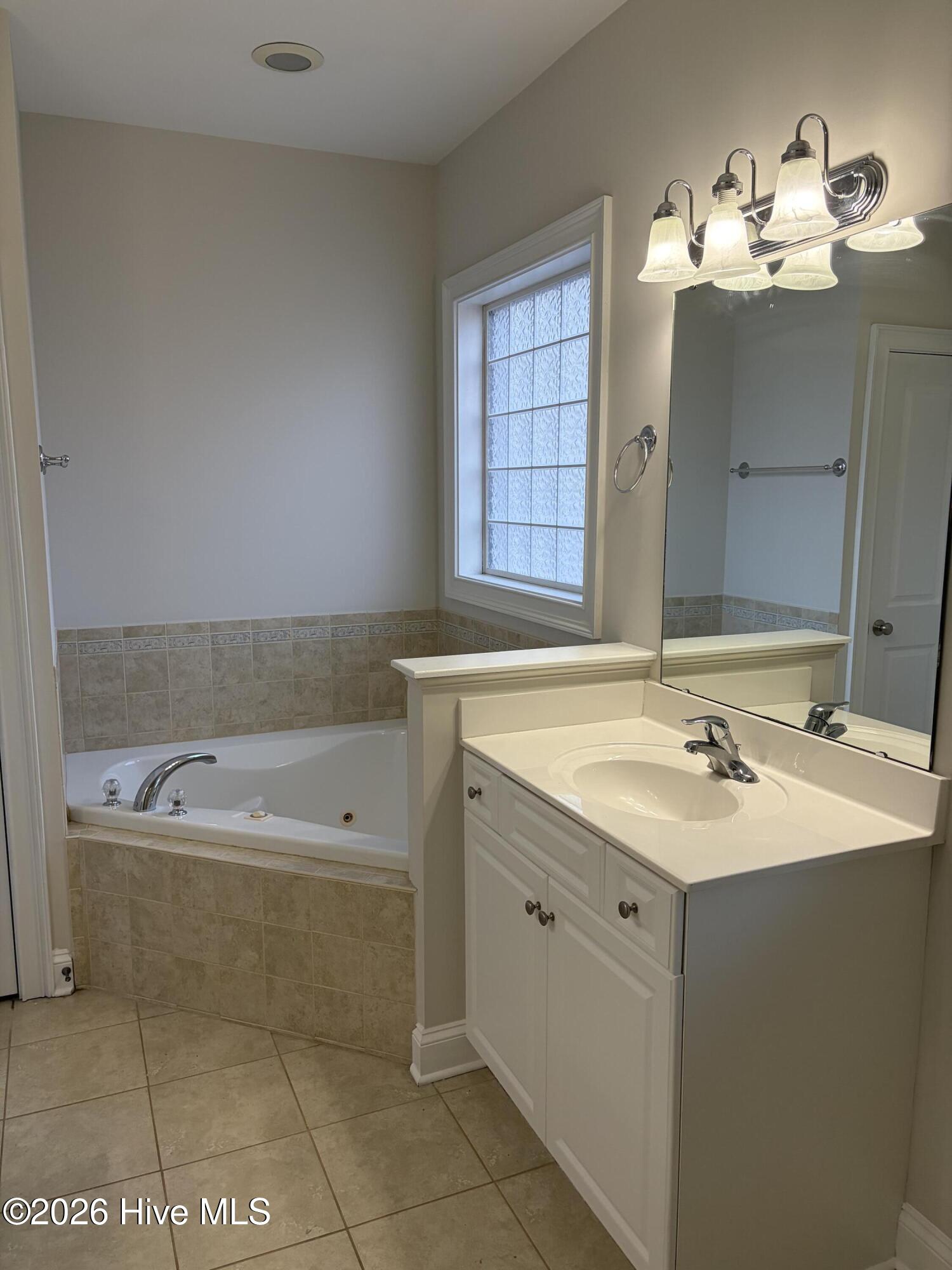 100541954 | Photo 13