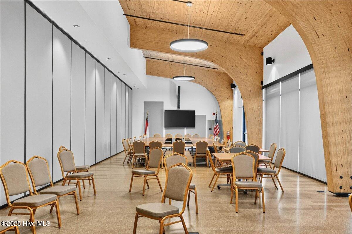 100540380 | Photo 82