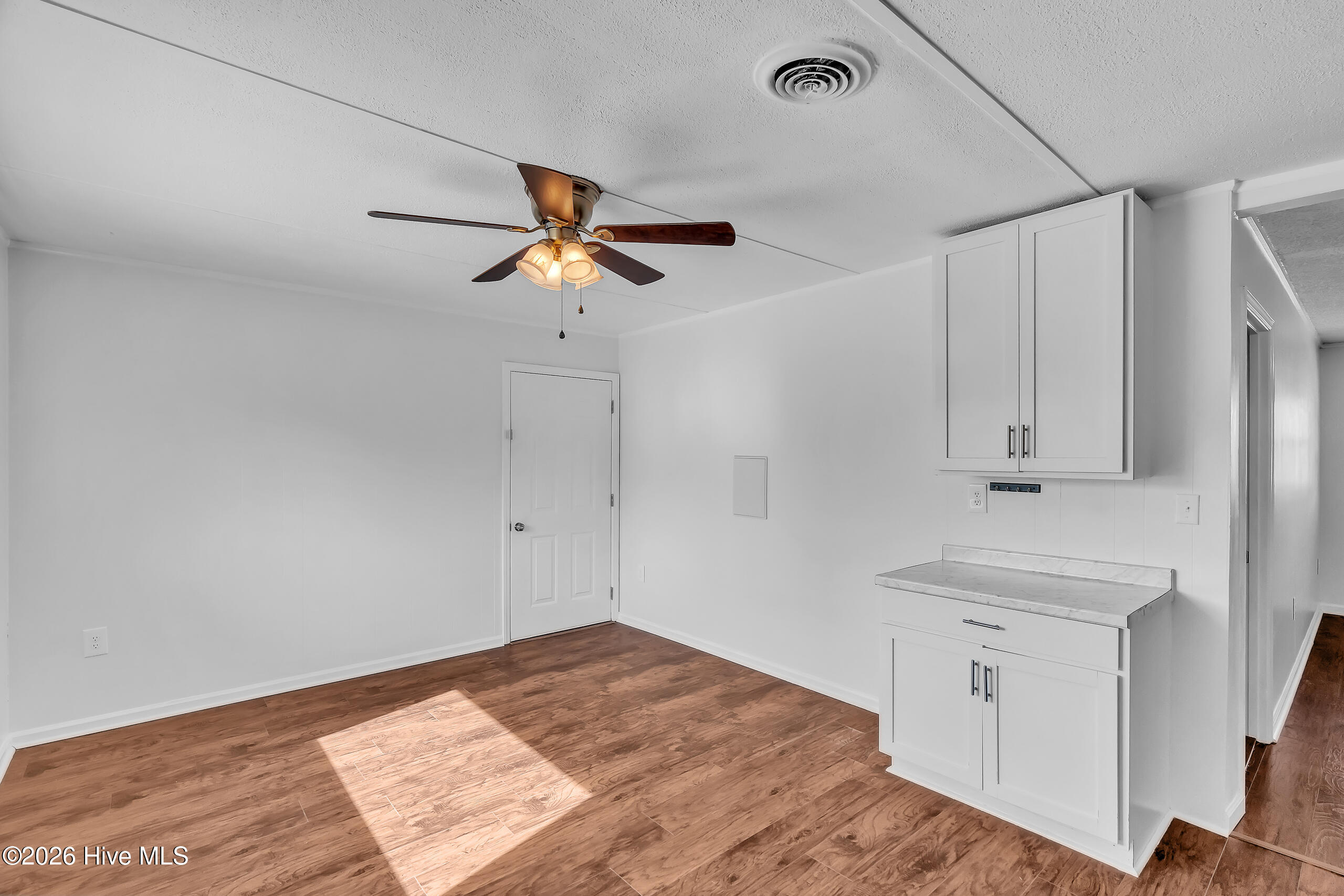 100567424 | Photo 11