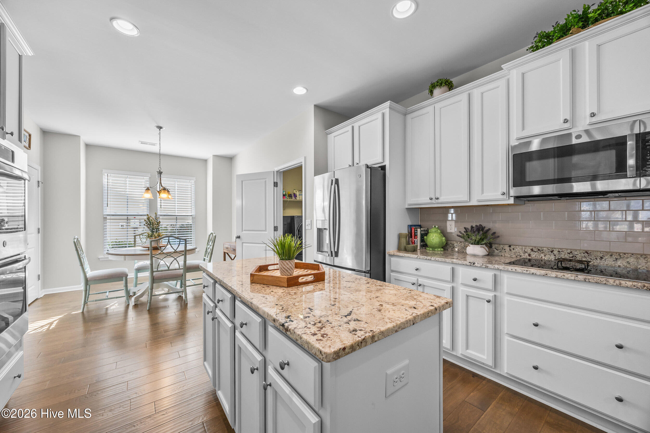 100553871 | Photo 27