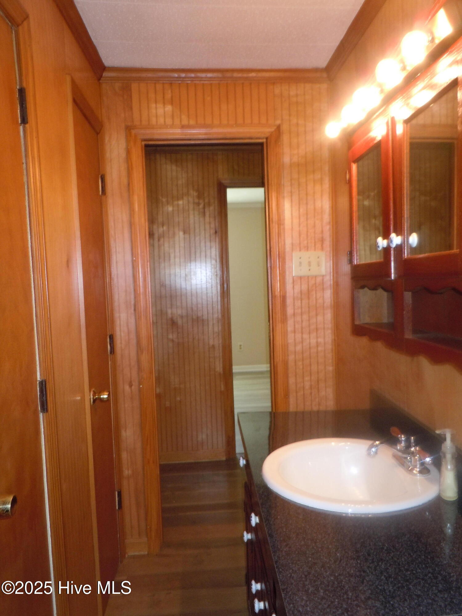 100528671 | Photo 47