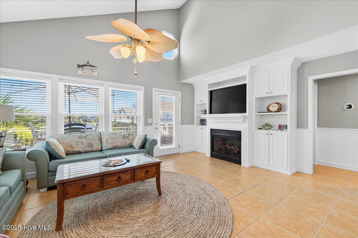 100515123 | Photo 33