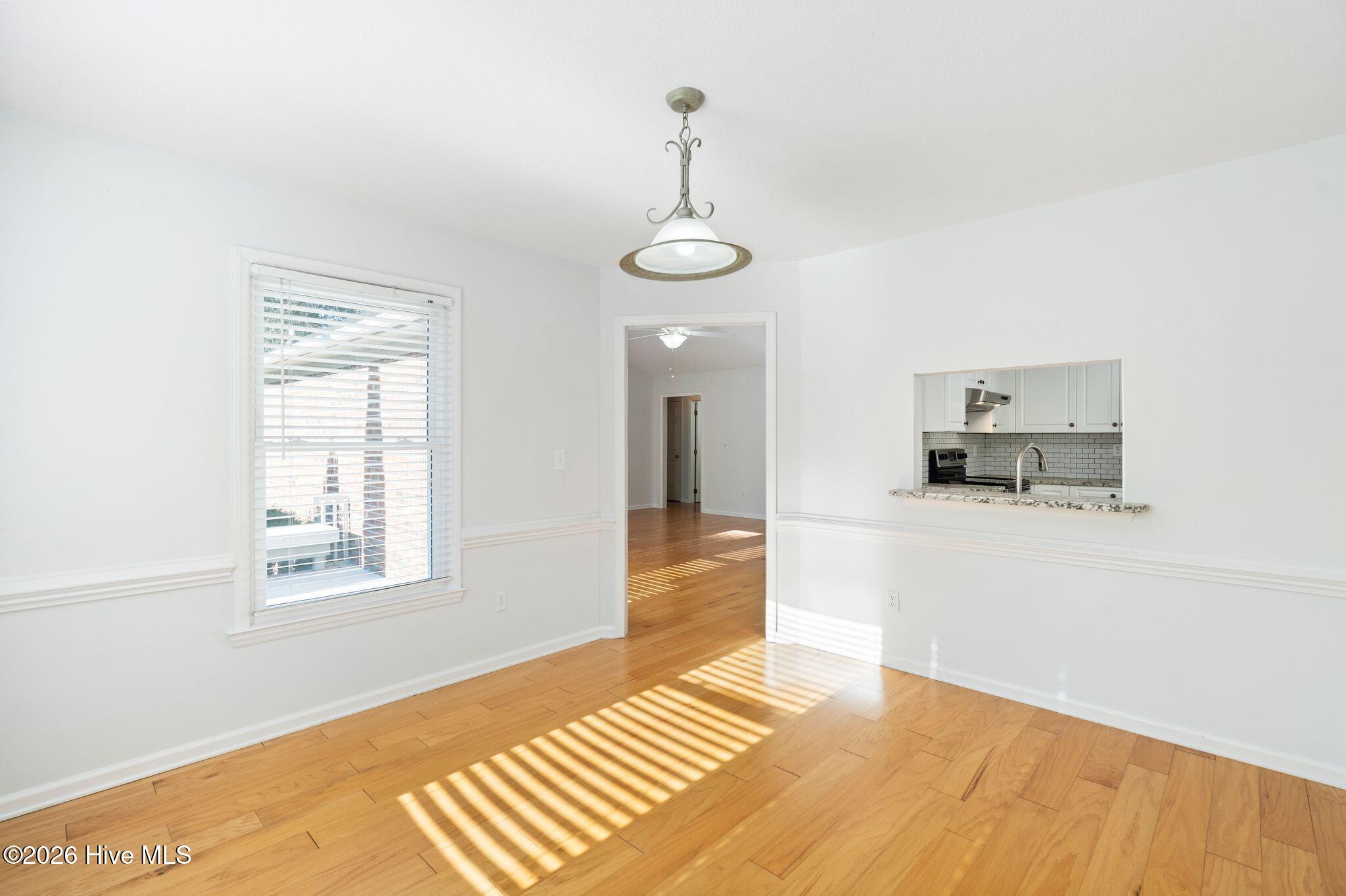 100556381 | Photo 14