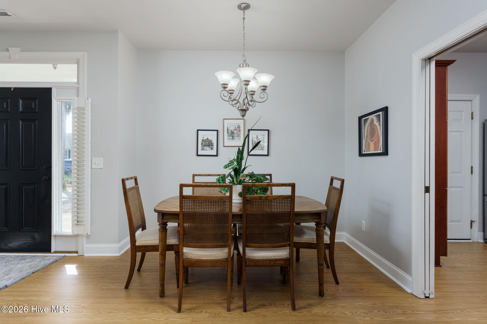 100564591 | Photo 13