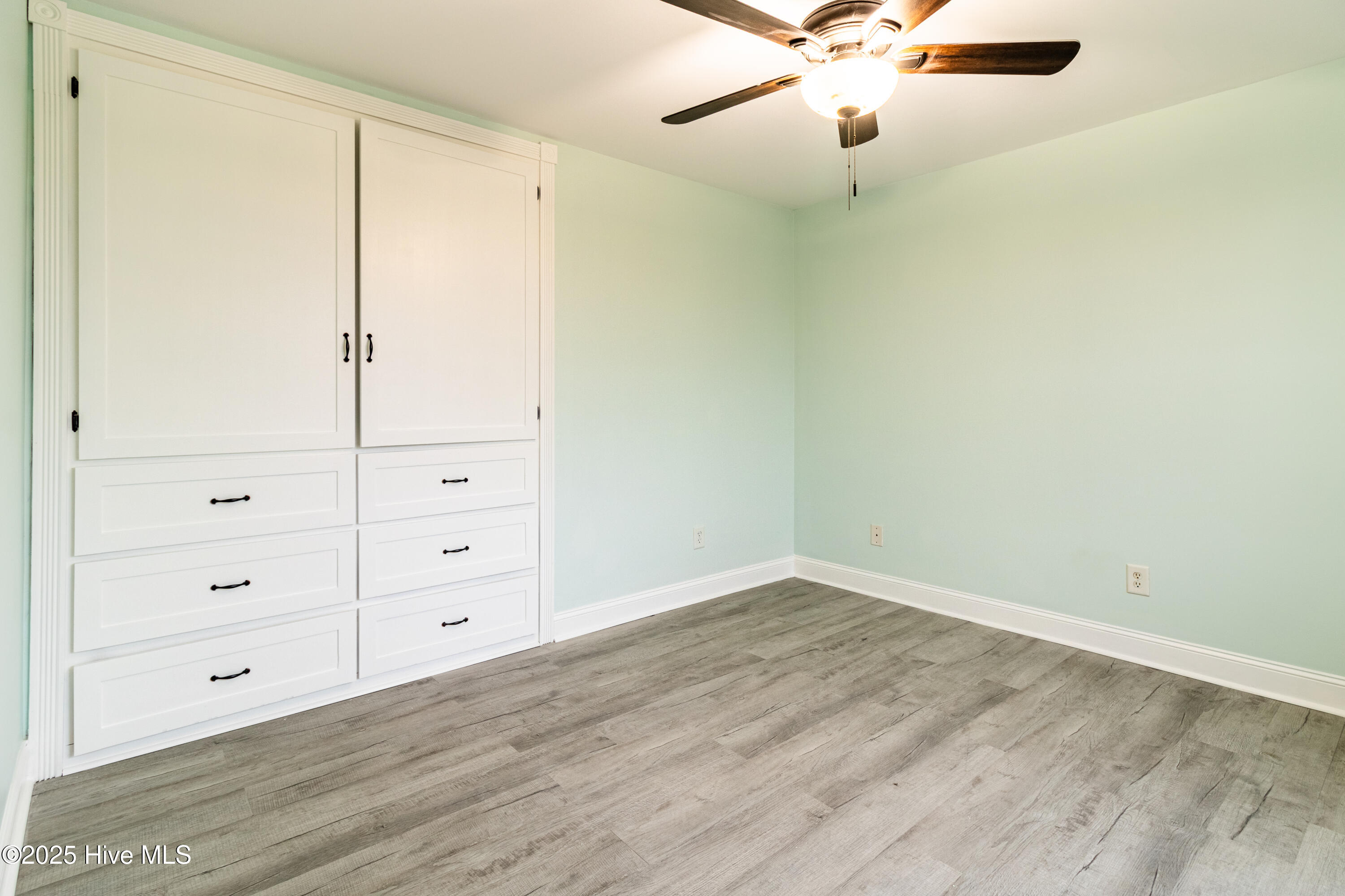 100536848 | Photo 35