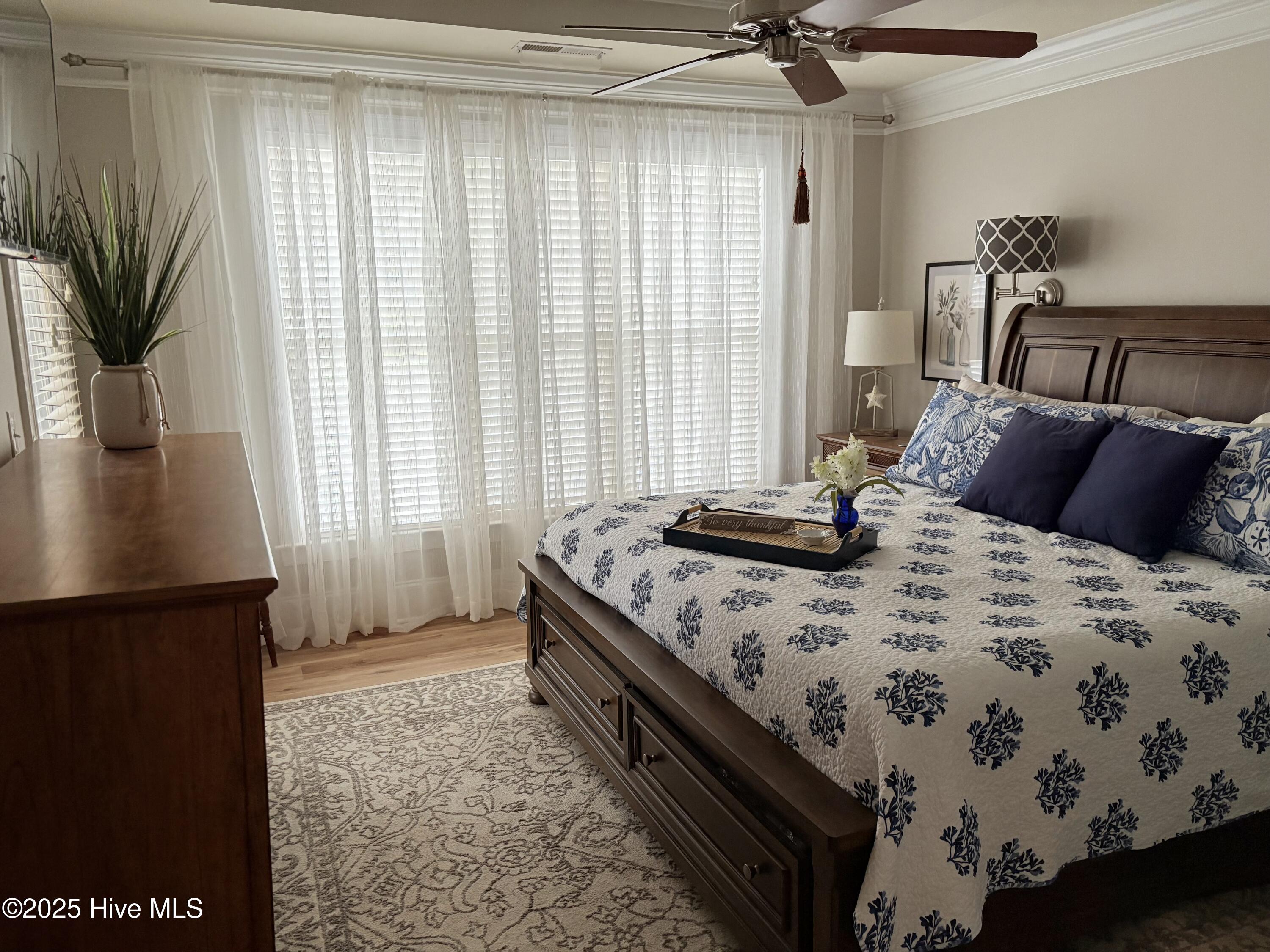 100525982 | Photo 82