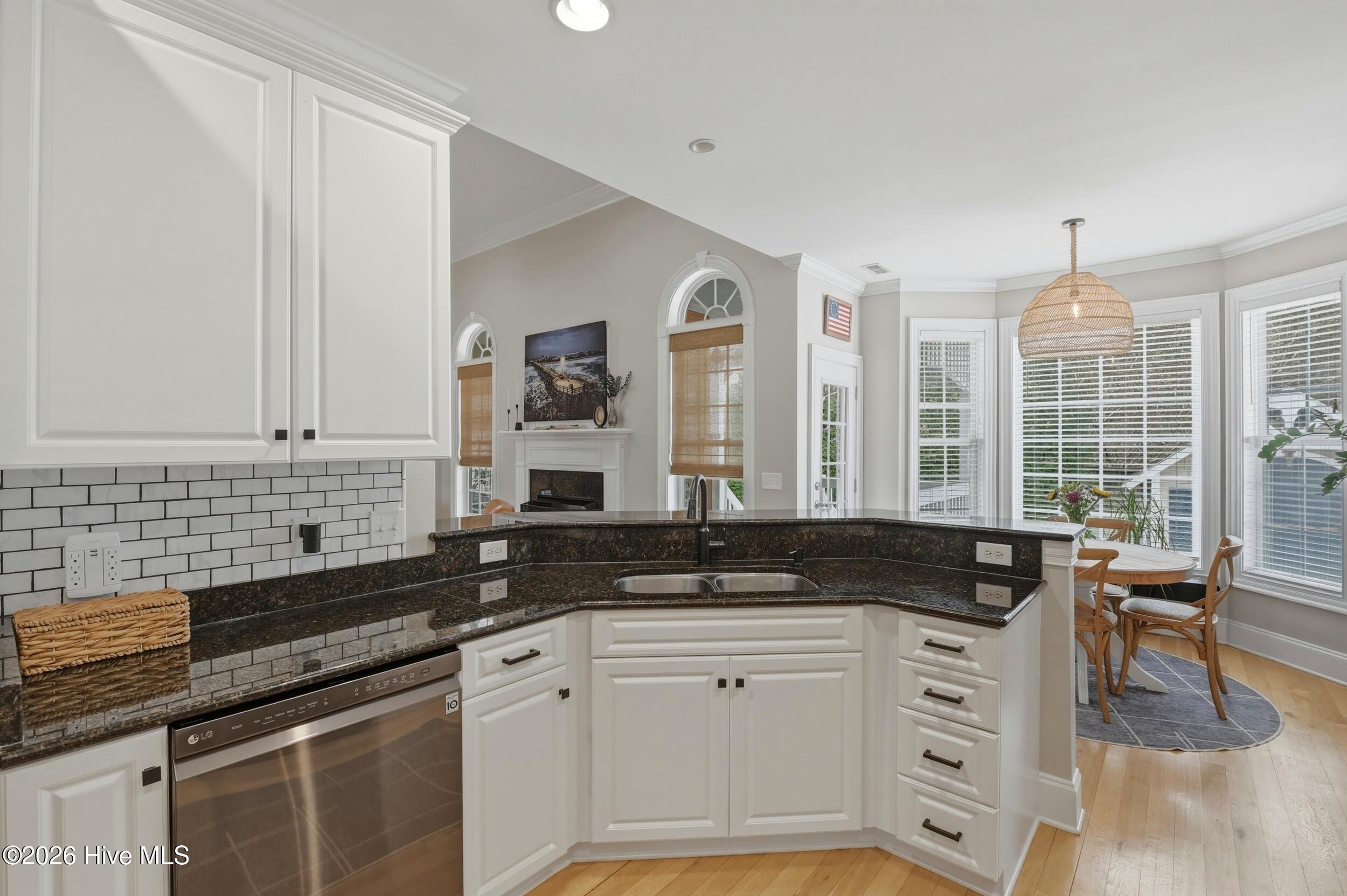 100556453 | Photo 13