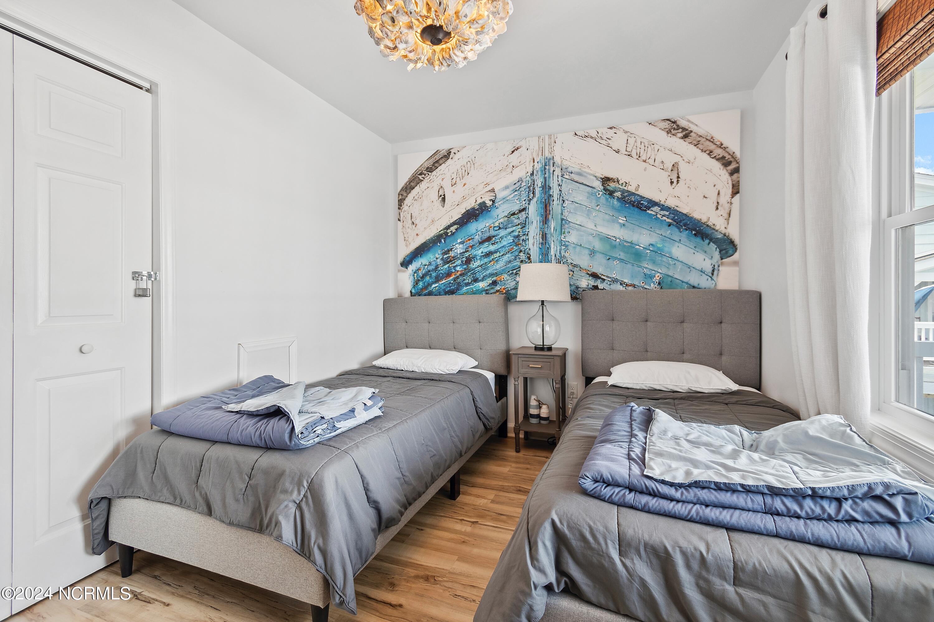 100558410 | Photo 65