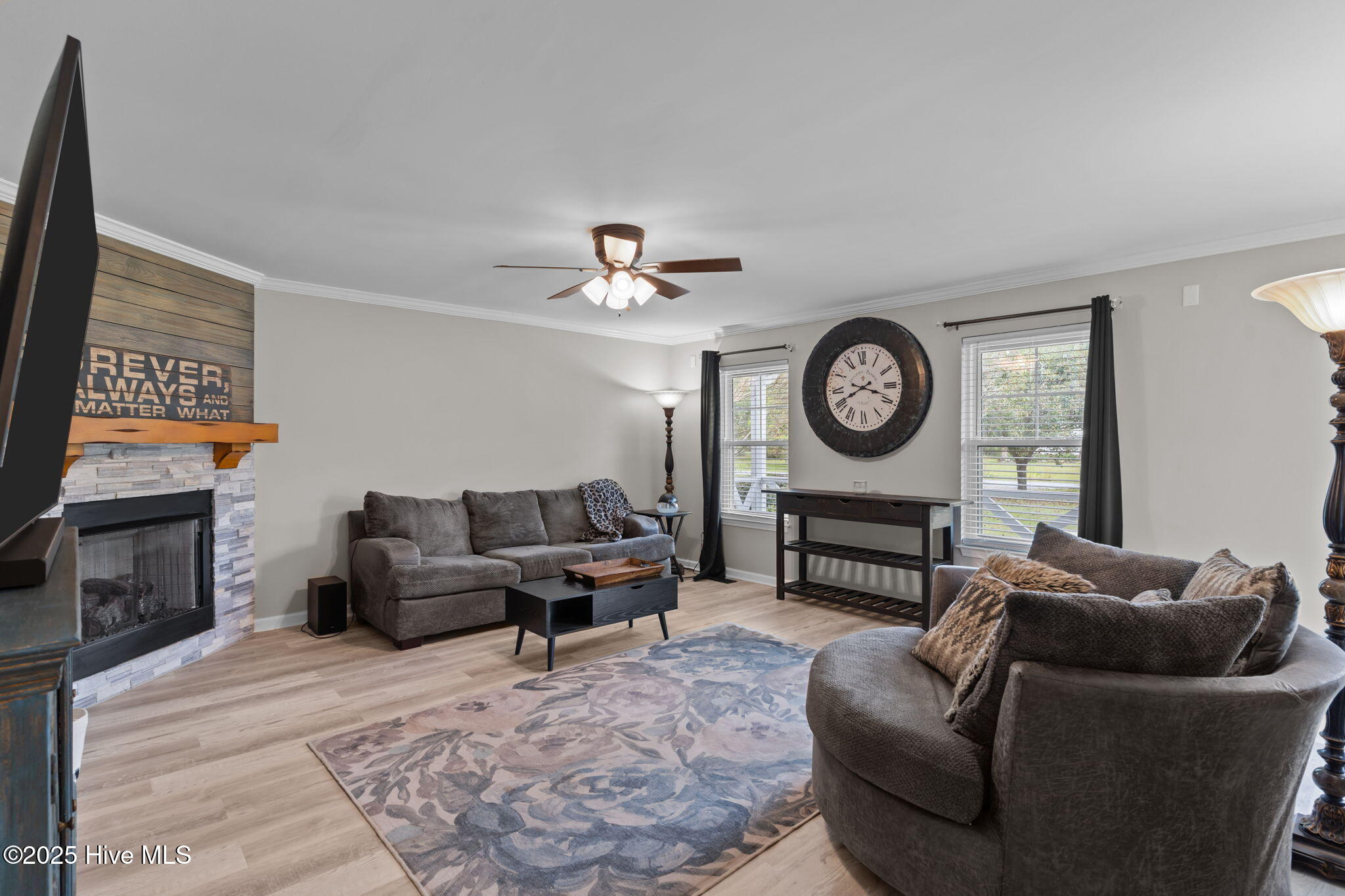 100535279 | Photo 16