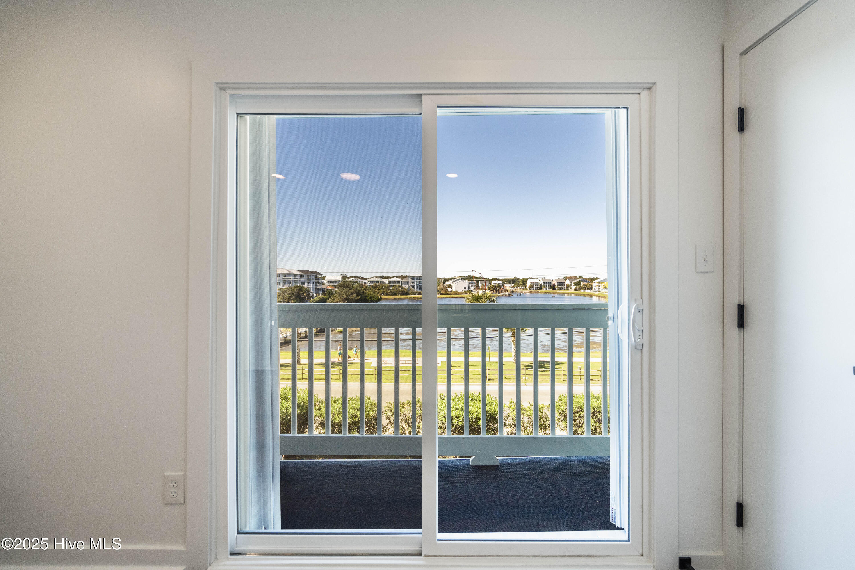 100537895 | Photo 13