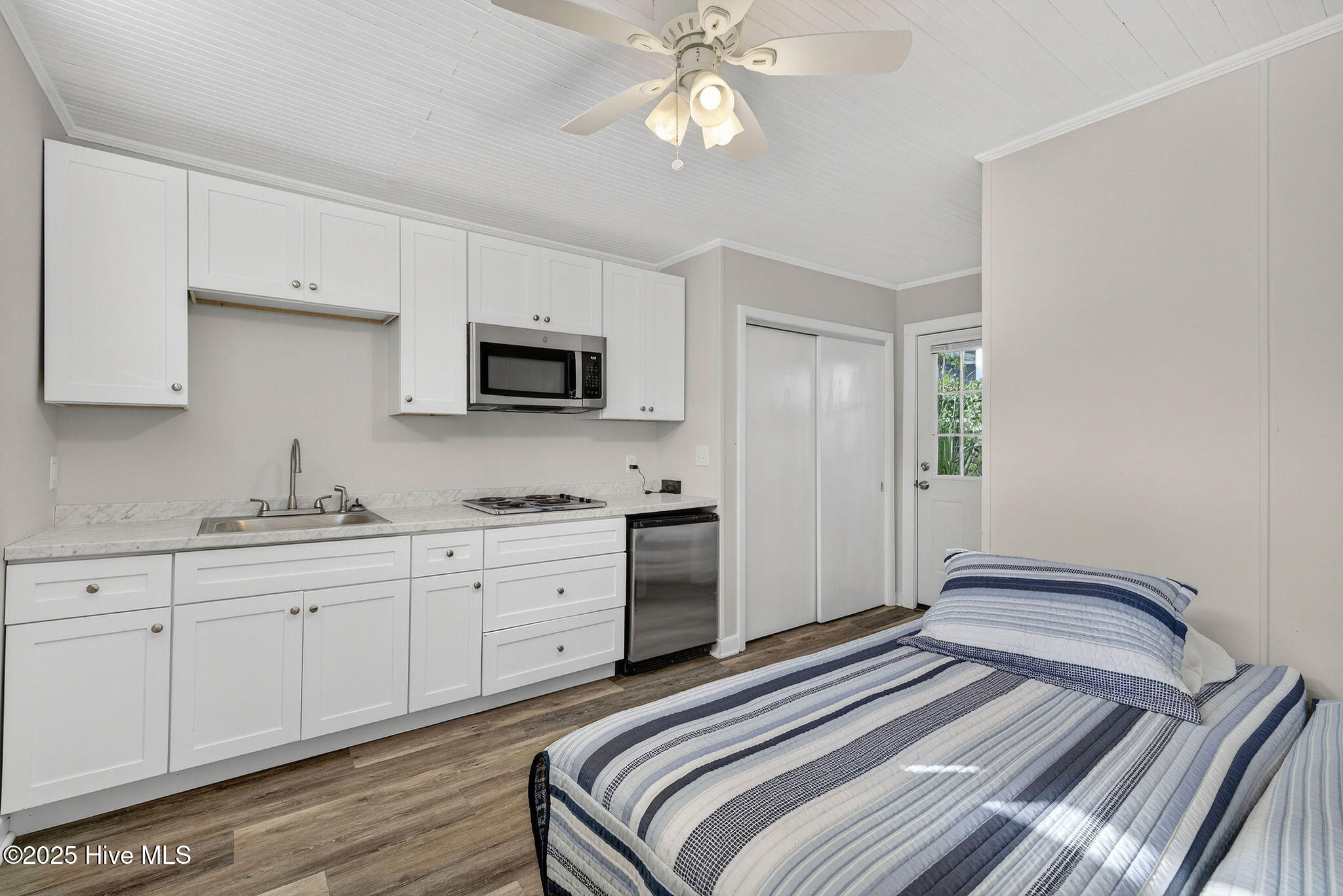 100543677 | Photo 50