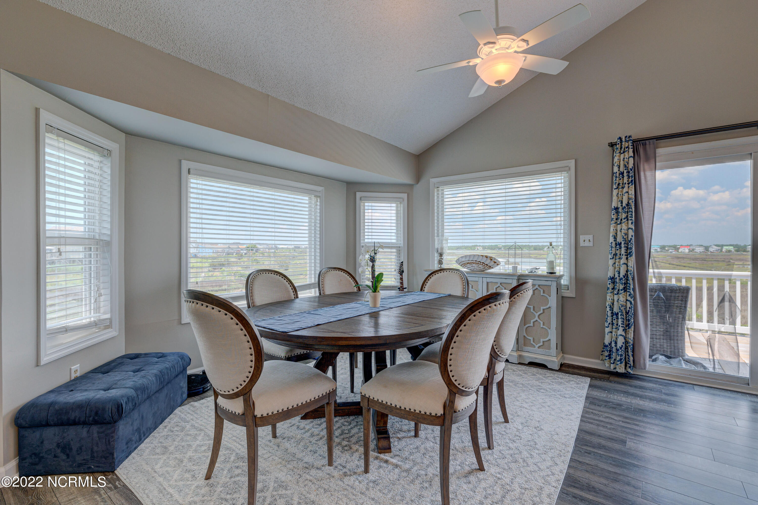 100563465 | Photo 32