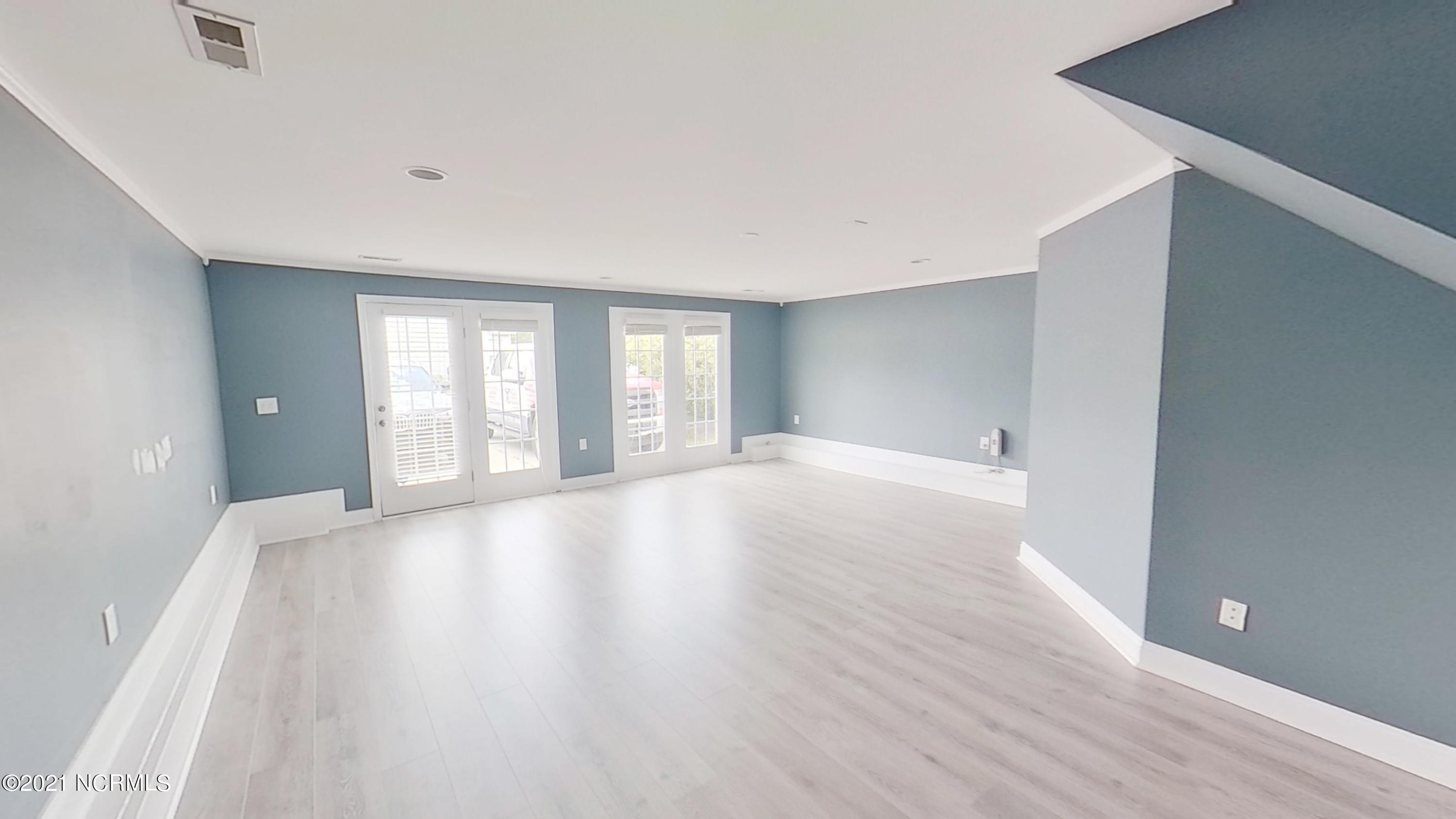 100546873 | Photo 26