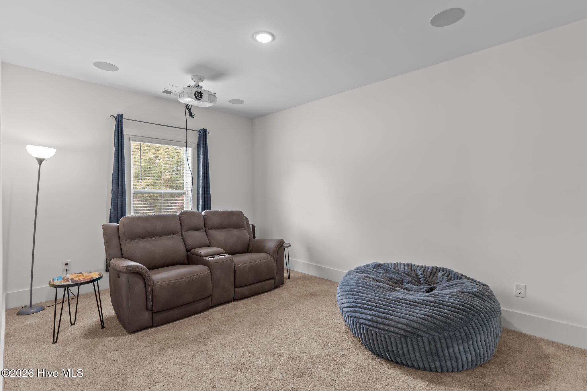 100552545 | Photo 33