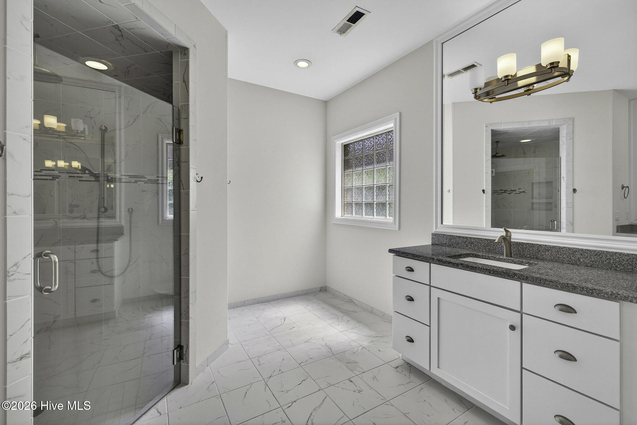 100566278 | Photo 29