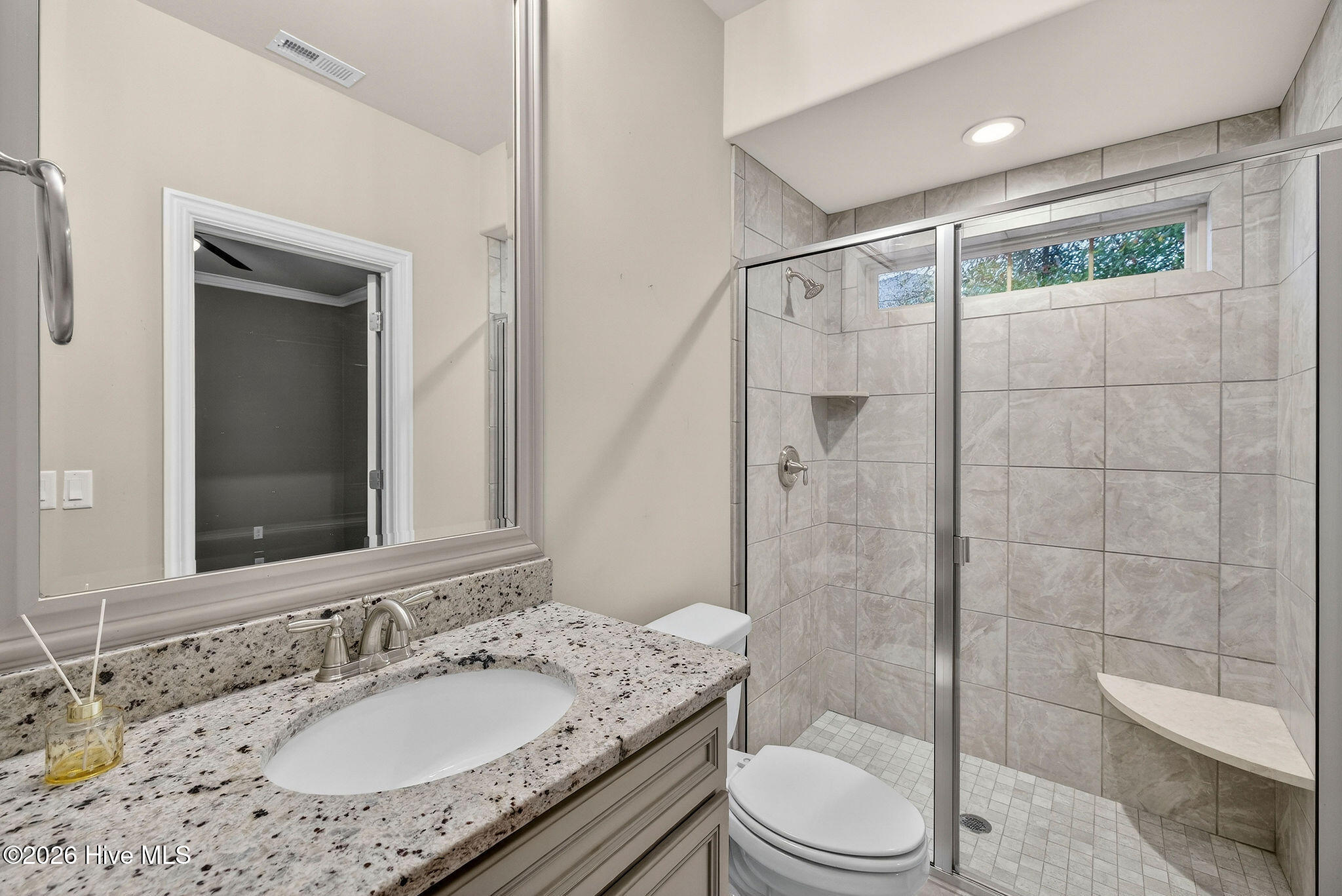 100557341 | Photo 25