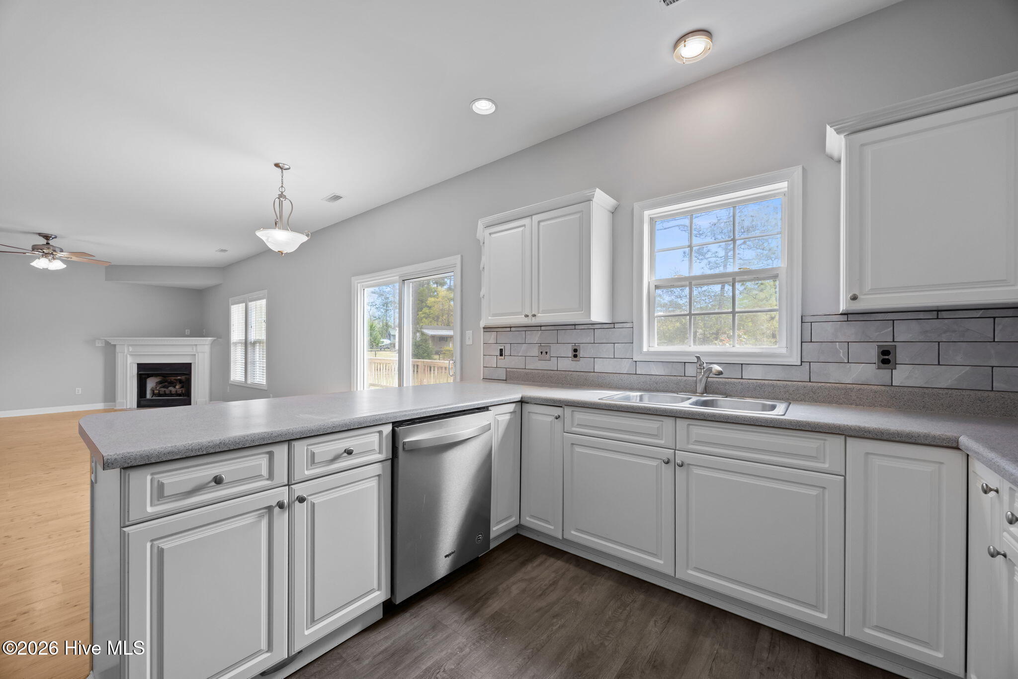 100565984 | Photo 17