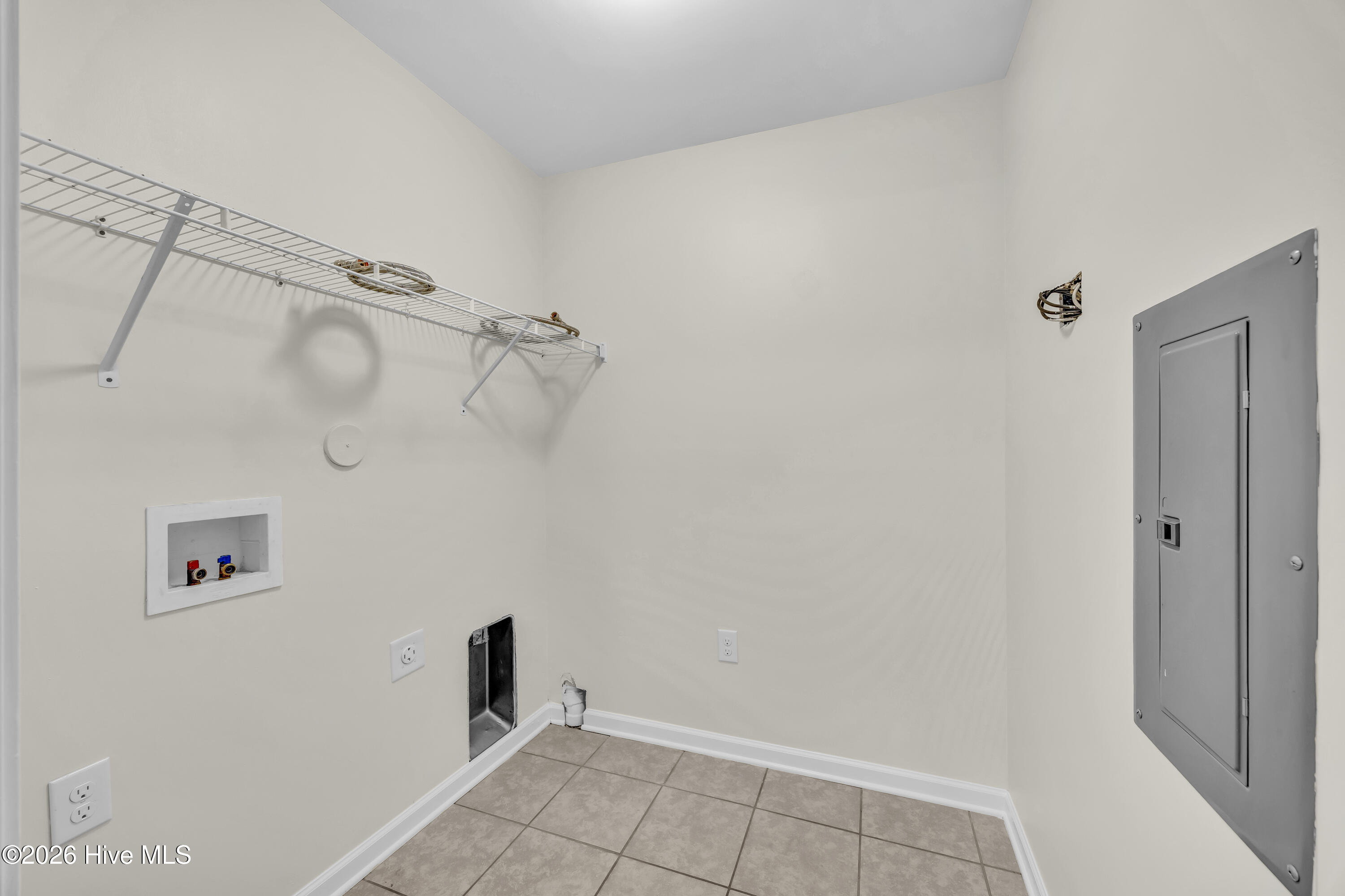 100566295 | Photo 13