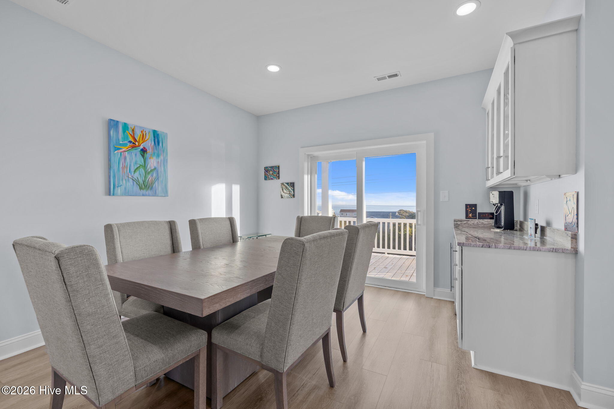 100551365 | Photo 51