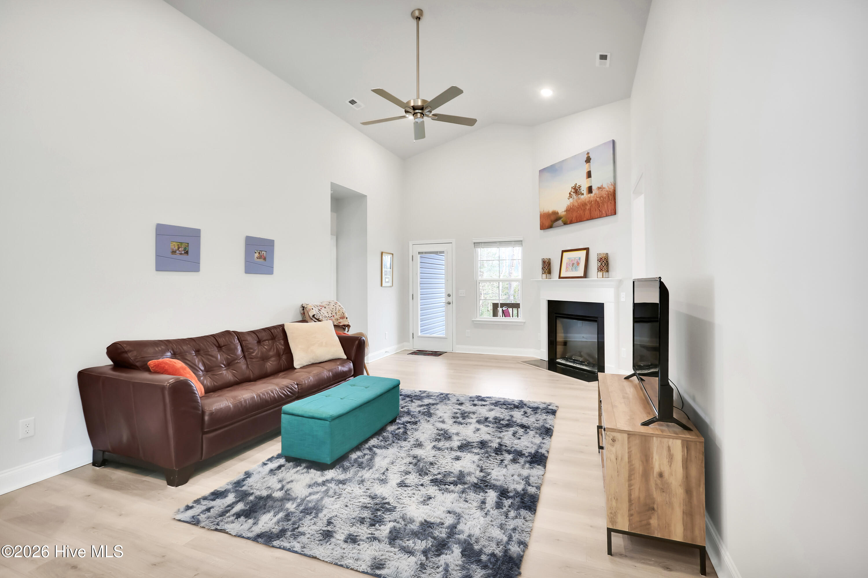 100552855 | Photo 15