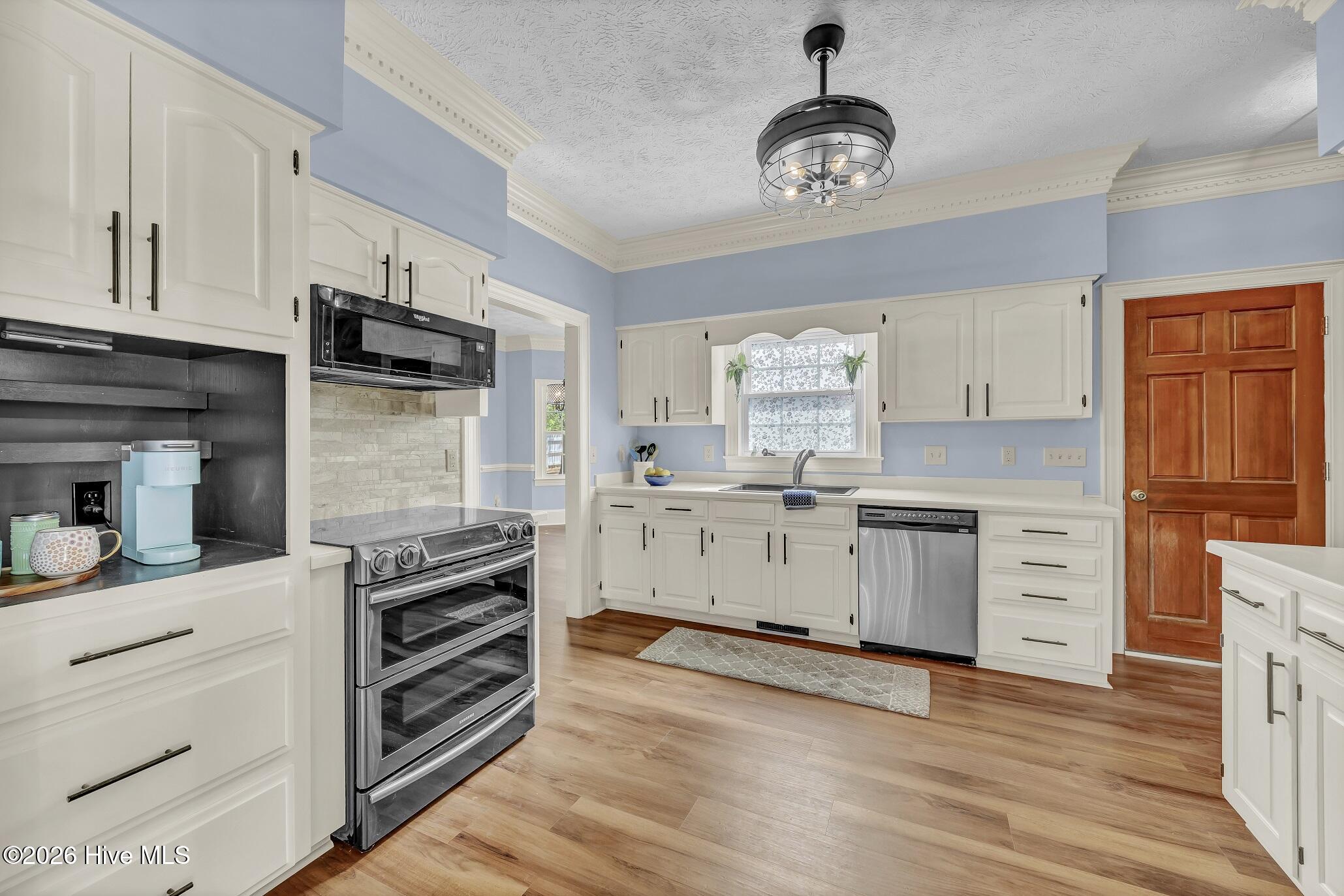 100565021 | Photo 13