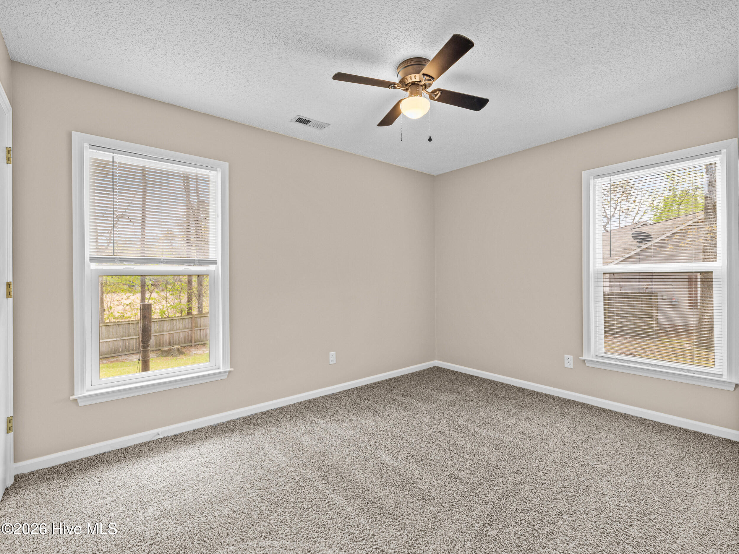 100564987 | Photo 35