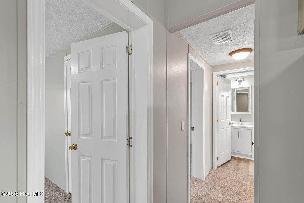 100561442 | Photo 17