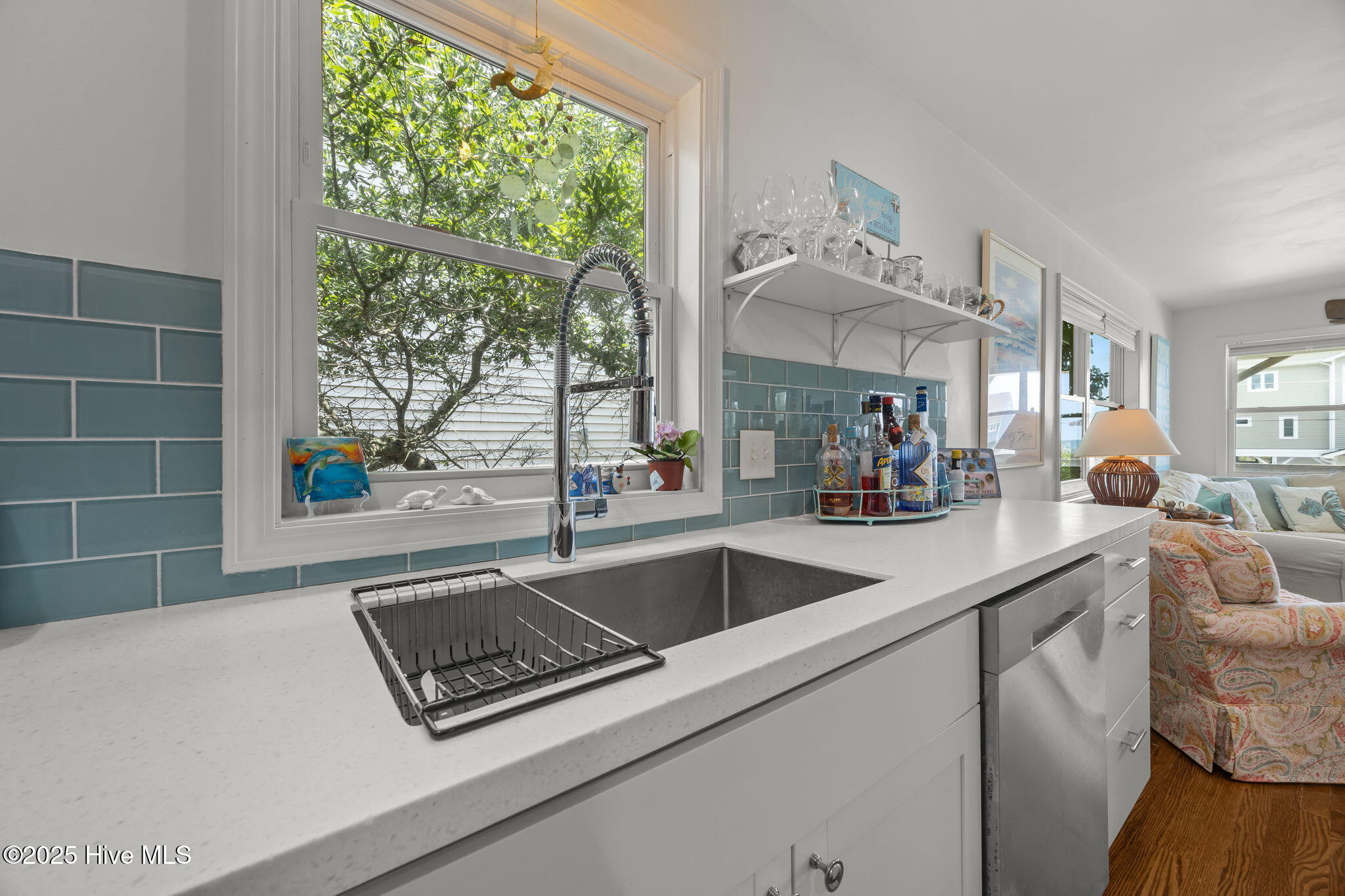 100522215 | Photo 23