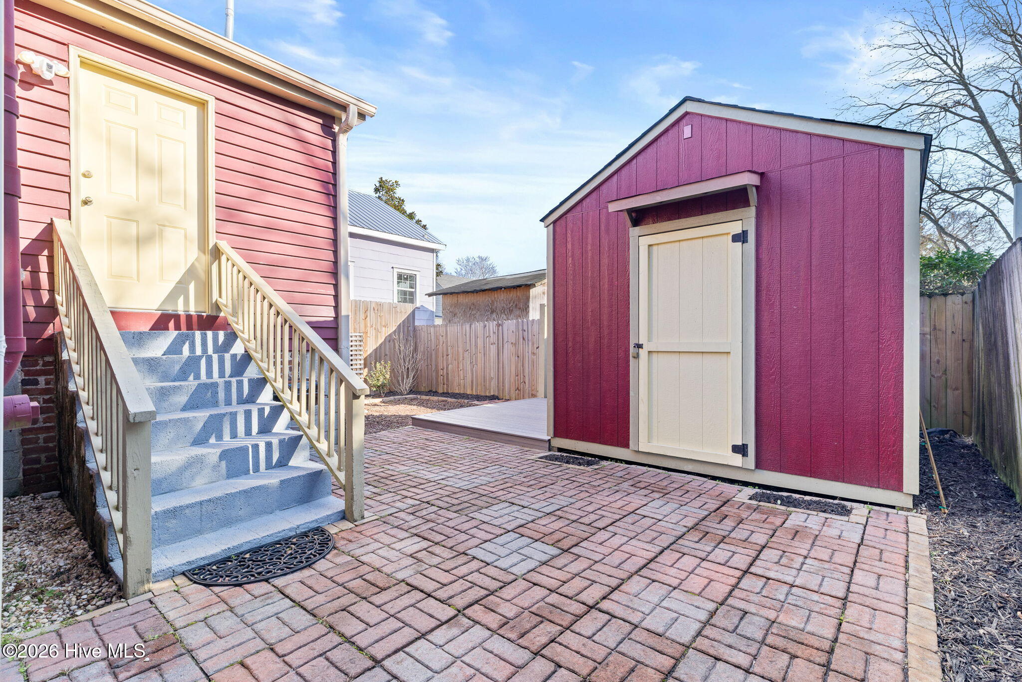 100550239 | Photo 36