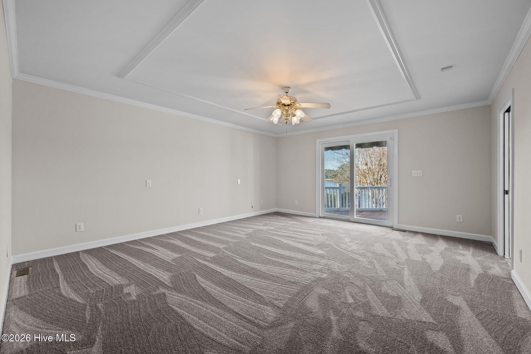 100542324 | Photo 51