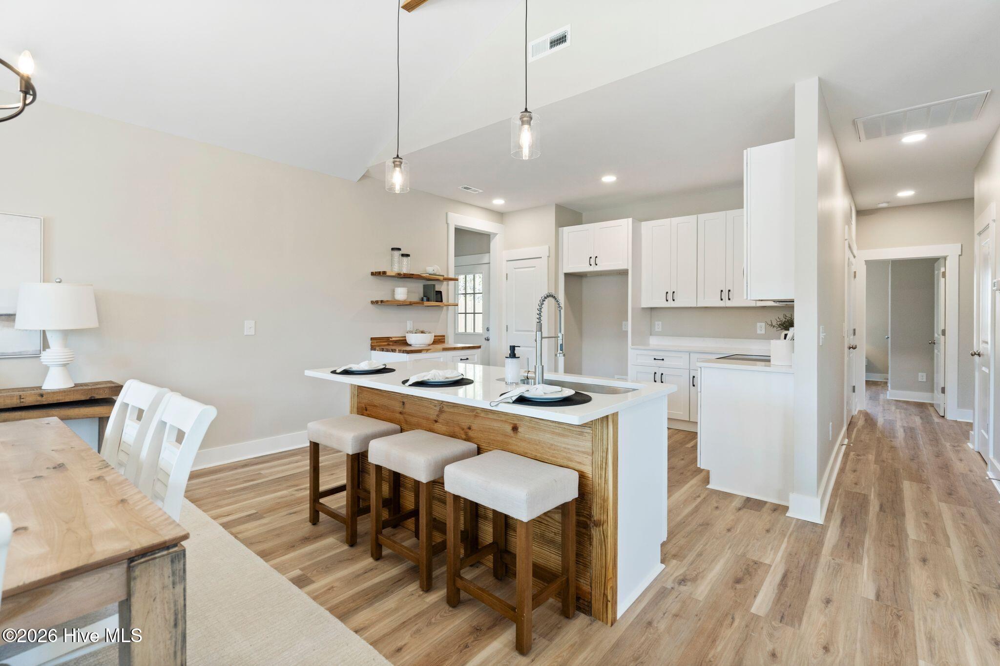 100558463 | Photo 31