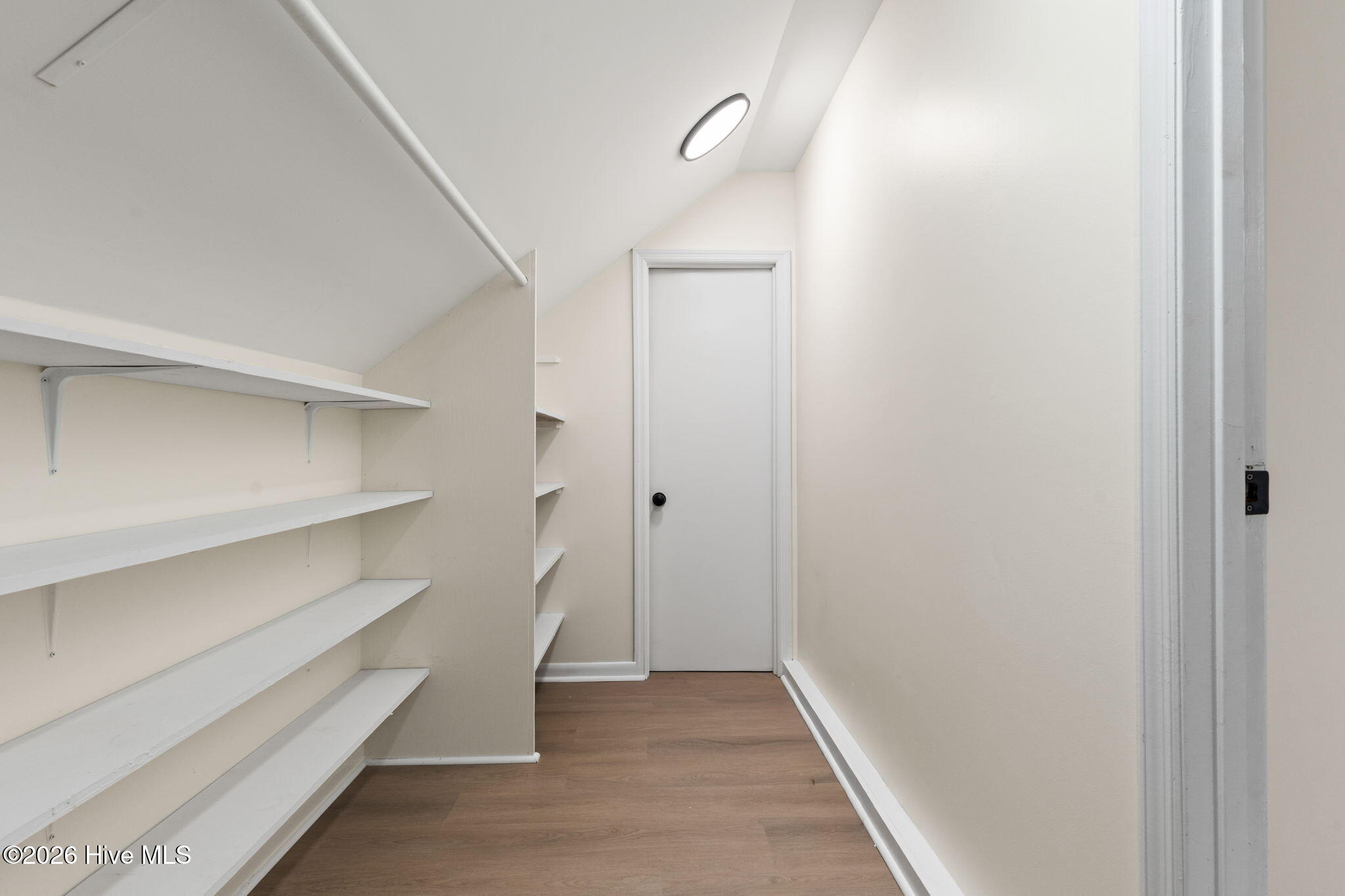 100548429 | Photo 41