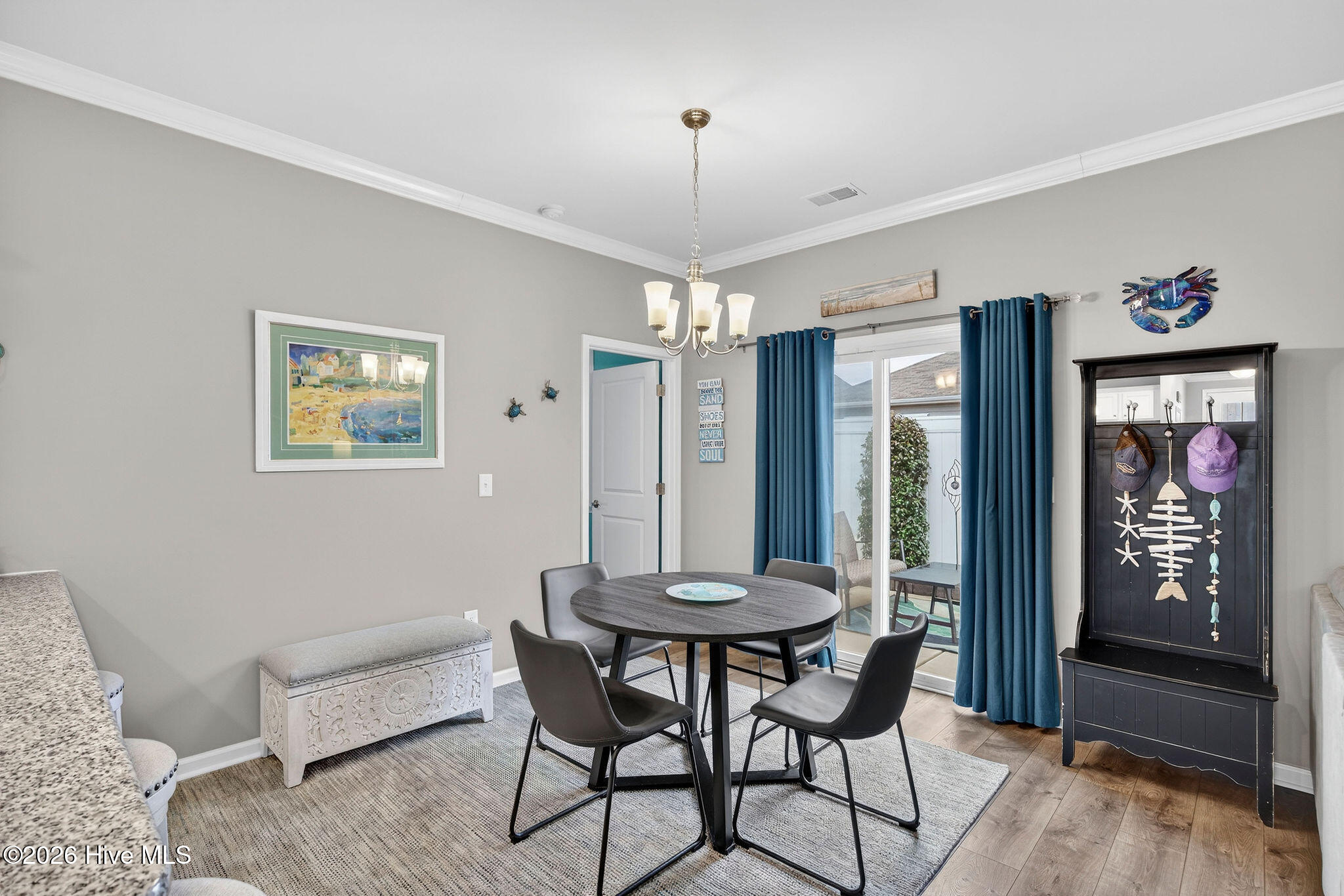 100551892 | Photo 11