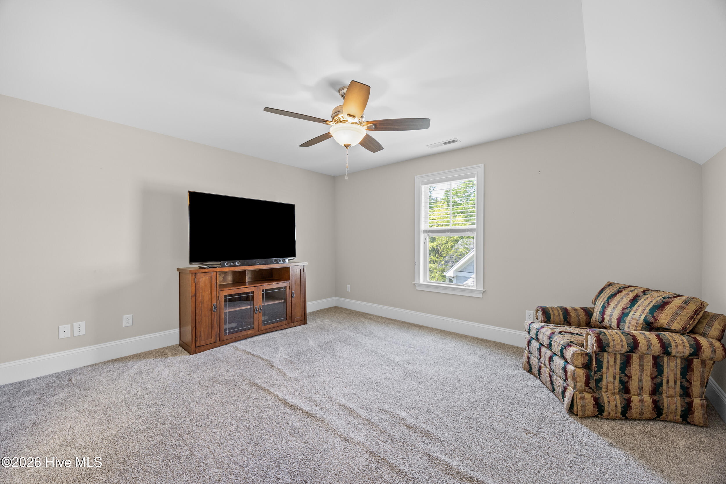 100565647 | Photo 42