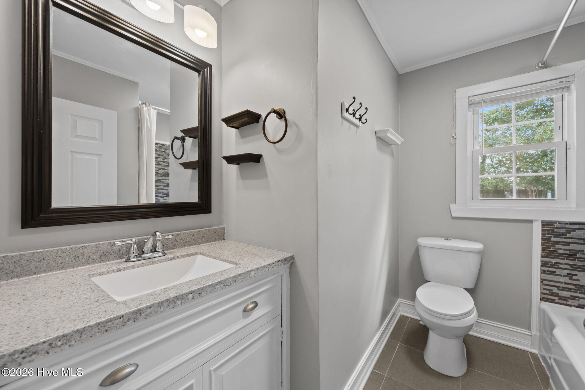 100555981 | Photo 17