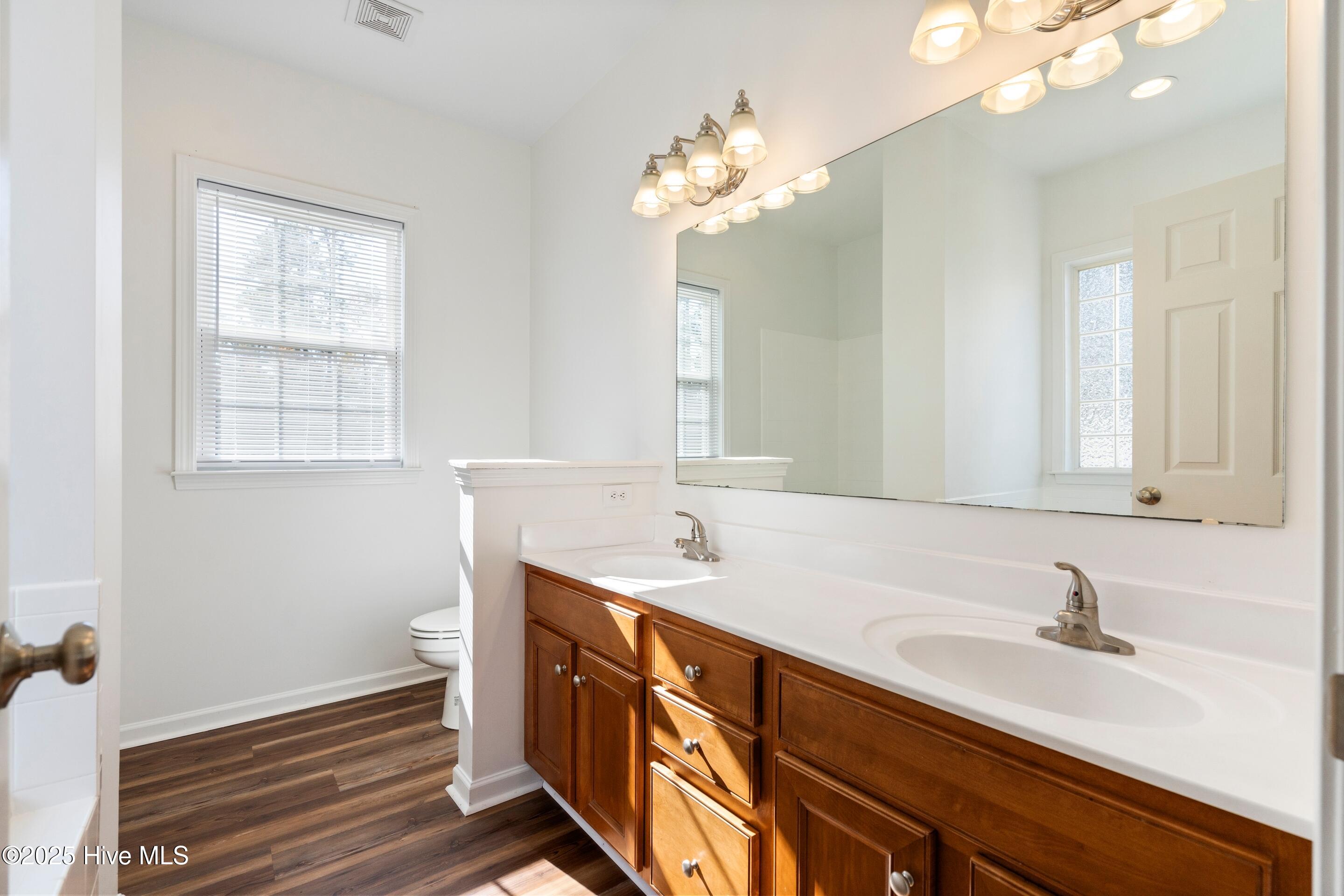 100542341 | Photo 39