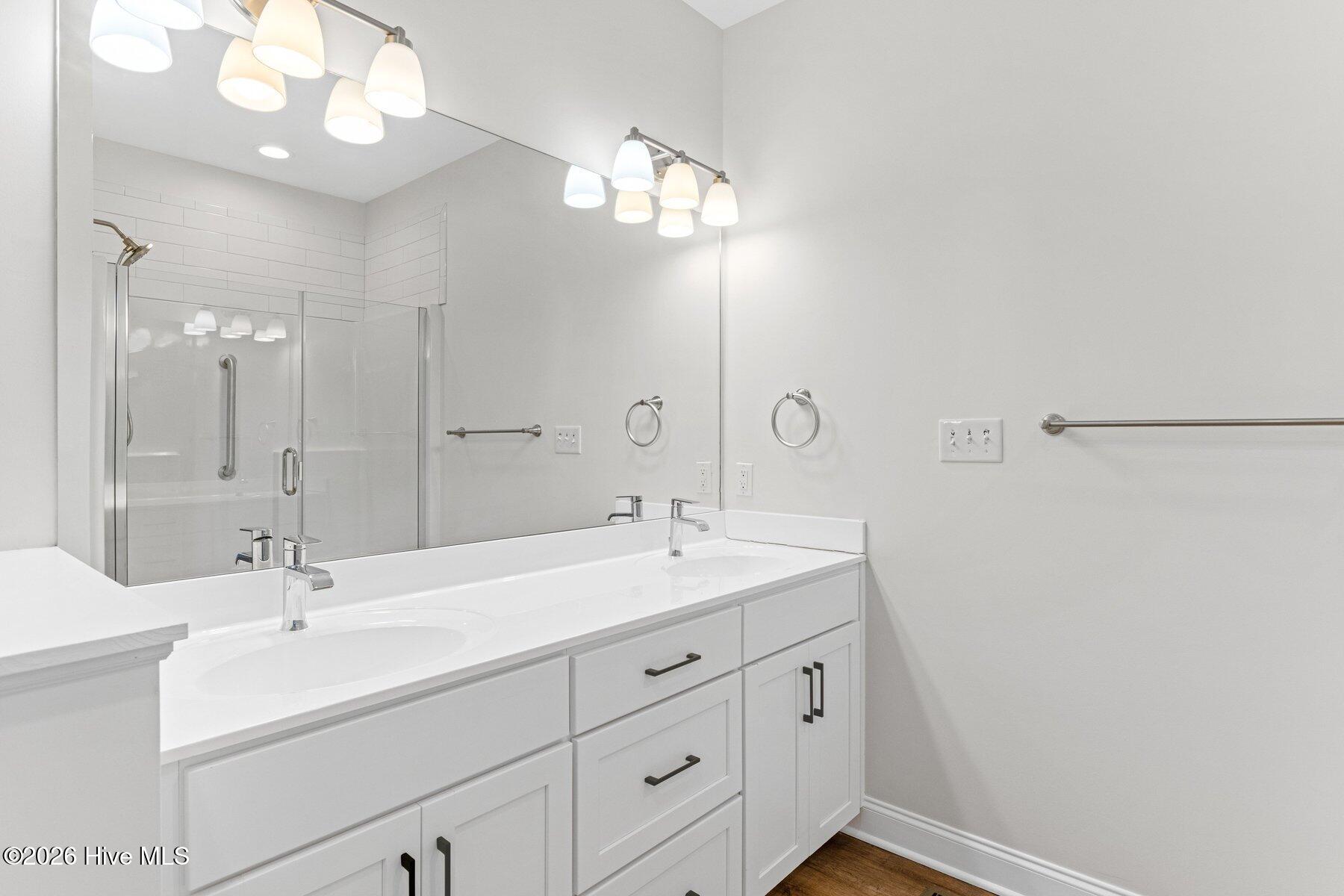 100550718 | Photo 21