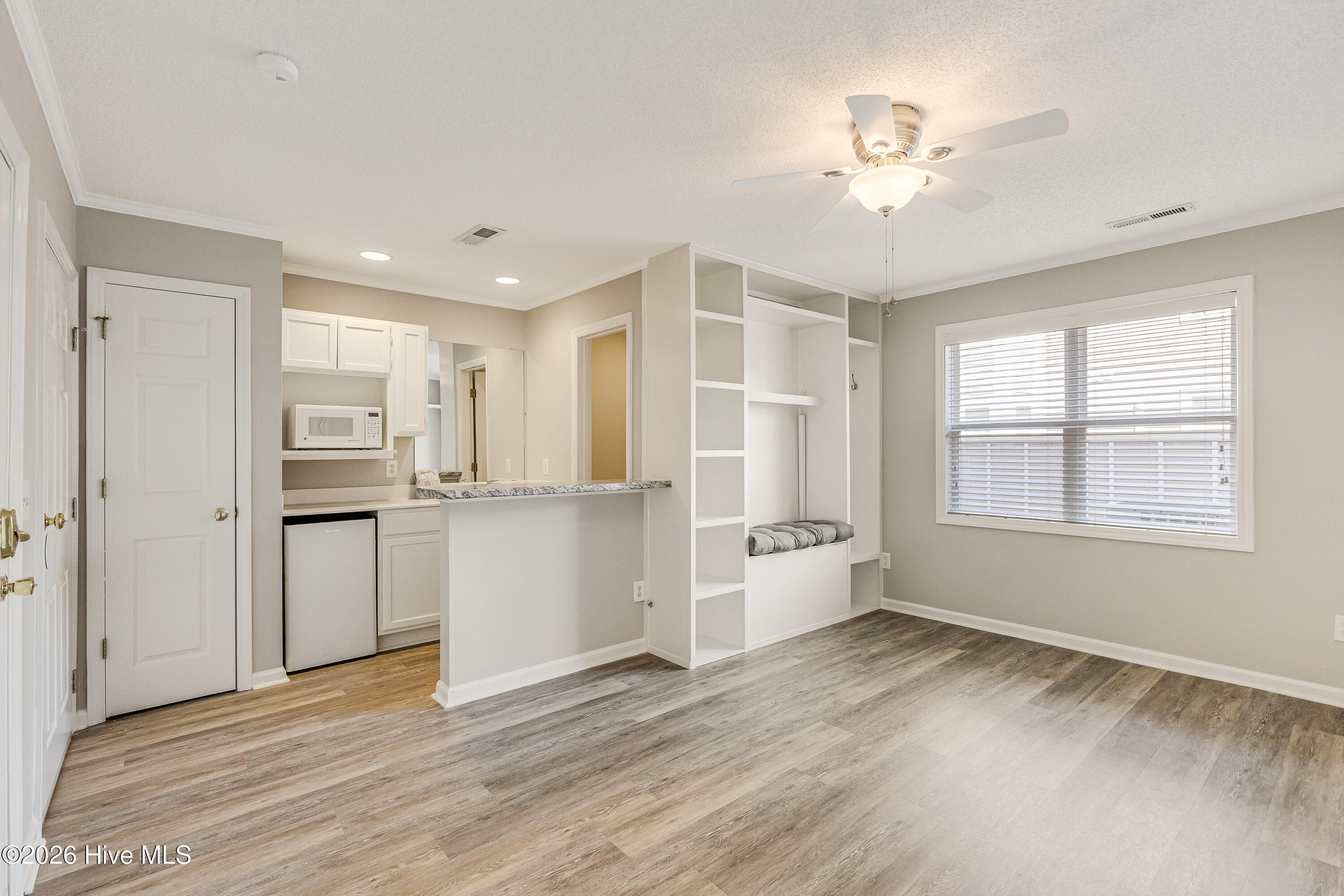 100562501 | Photo 35