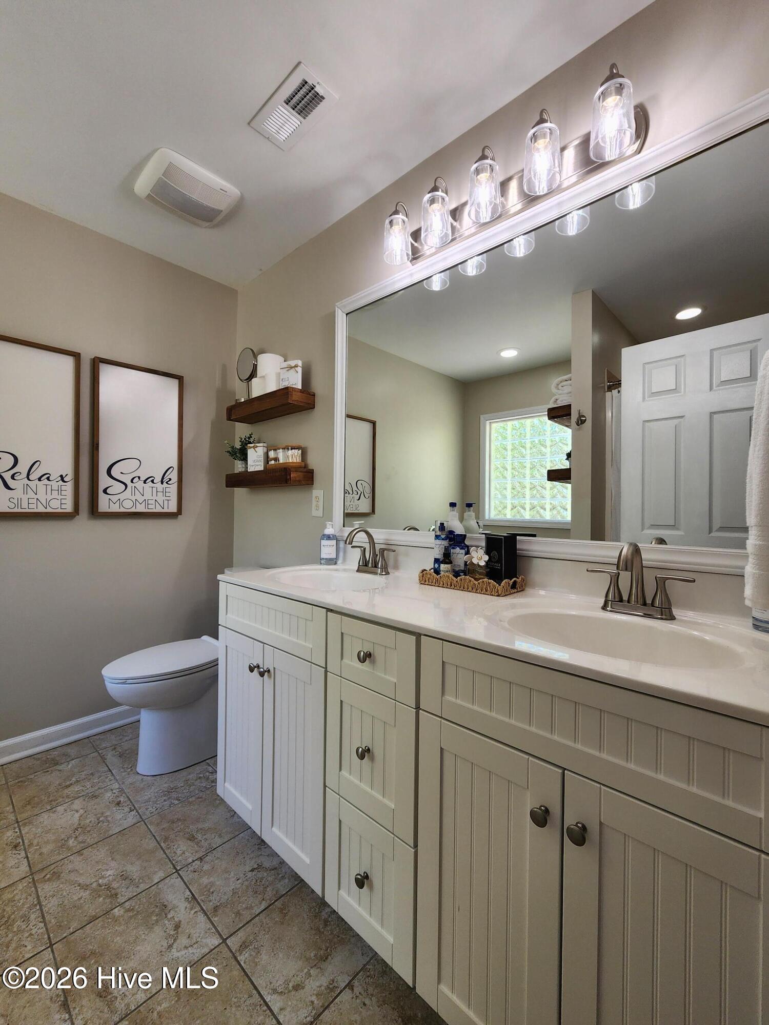 100570364 | Photo 30